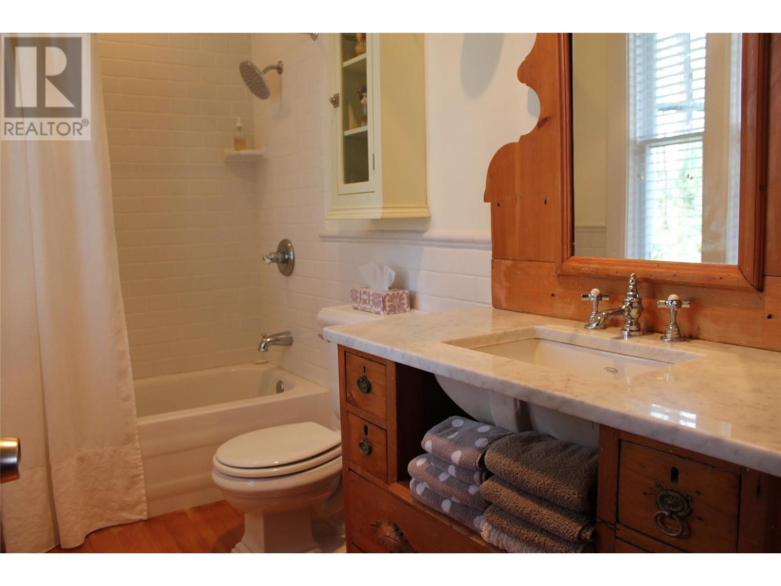 4462 Salmon River Road, Spallumcheen