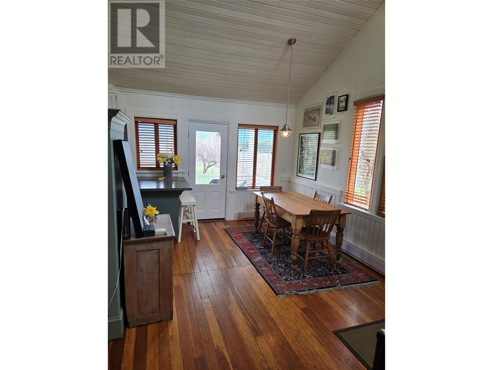 4462 Salmon River Road, Spallumcheen