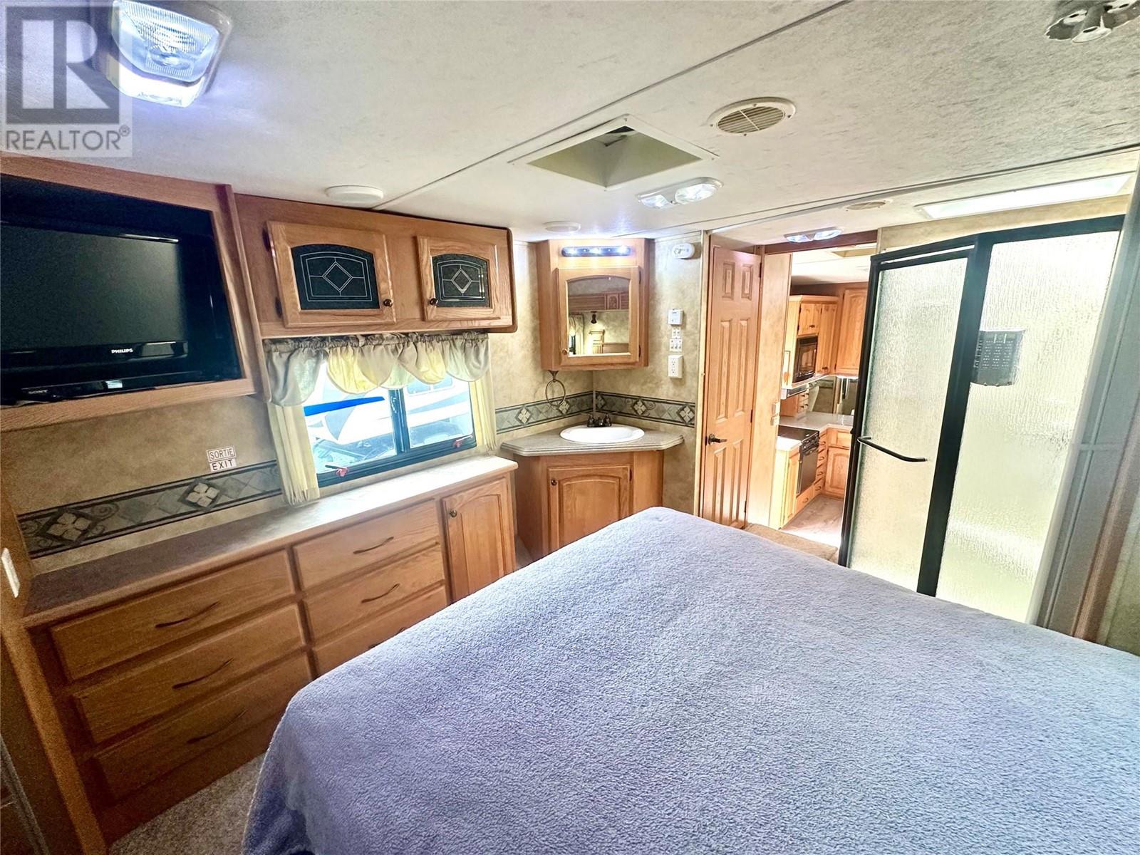 32 4354 Highway 3 Other, Keremeos