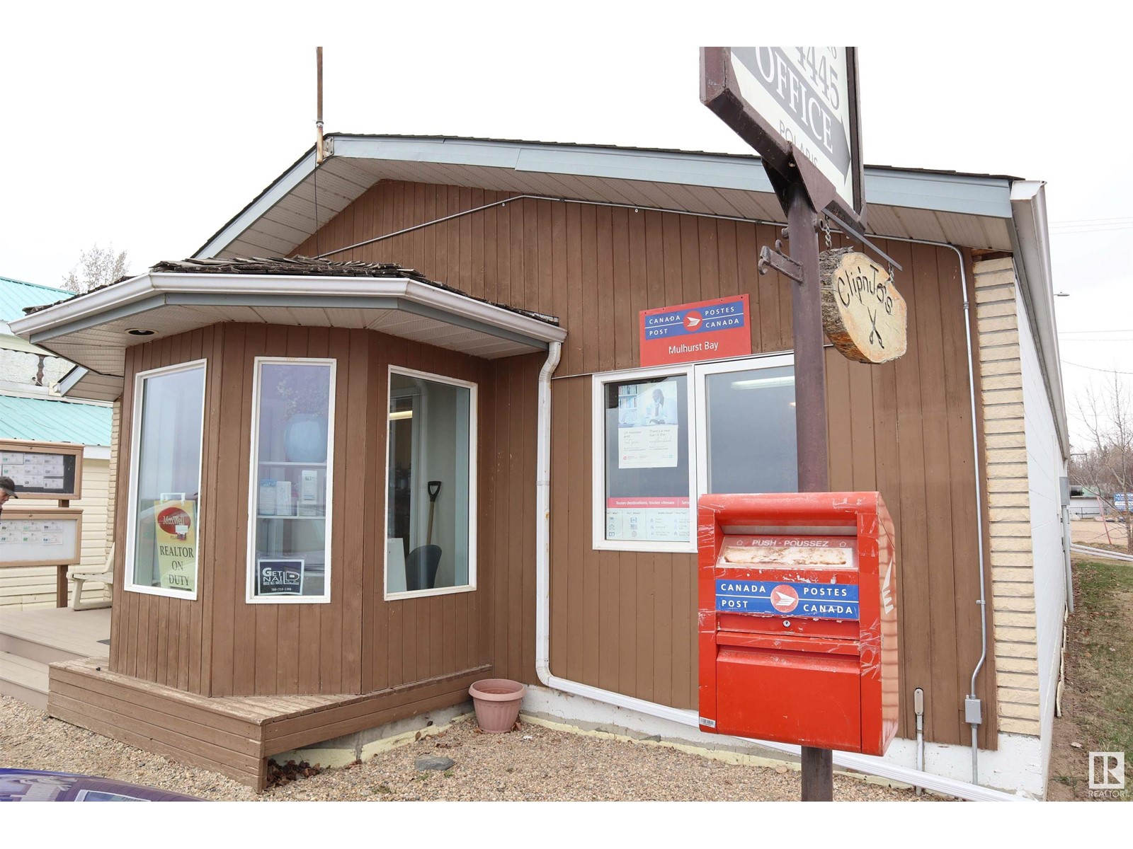 Photo 1 of 5606 Lake Dr, Rural Wetaskiwin County AB