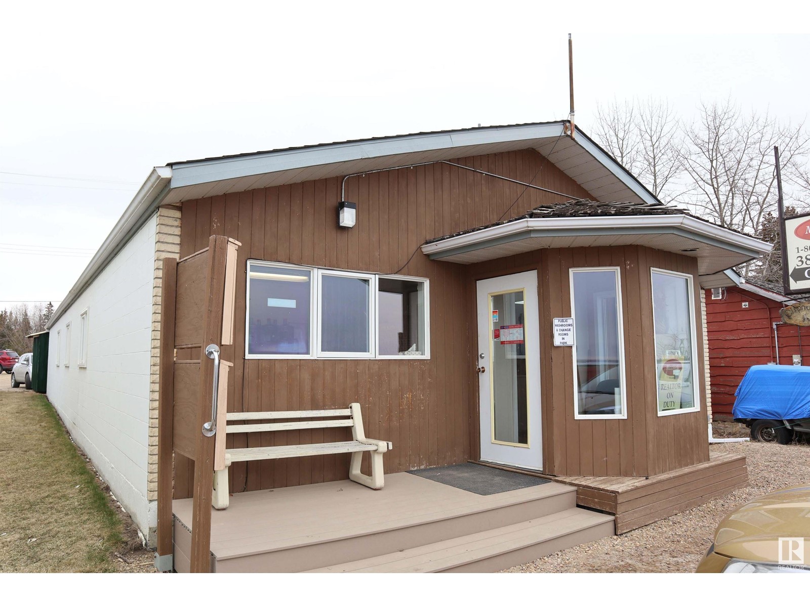 Photo 2 of 5606 Lake Dr, Rural Wetaskiwin County AB