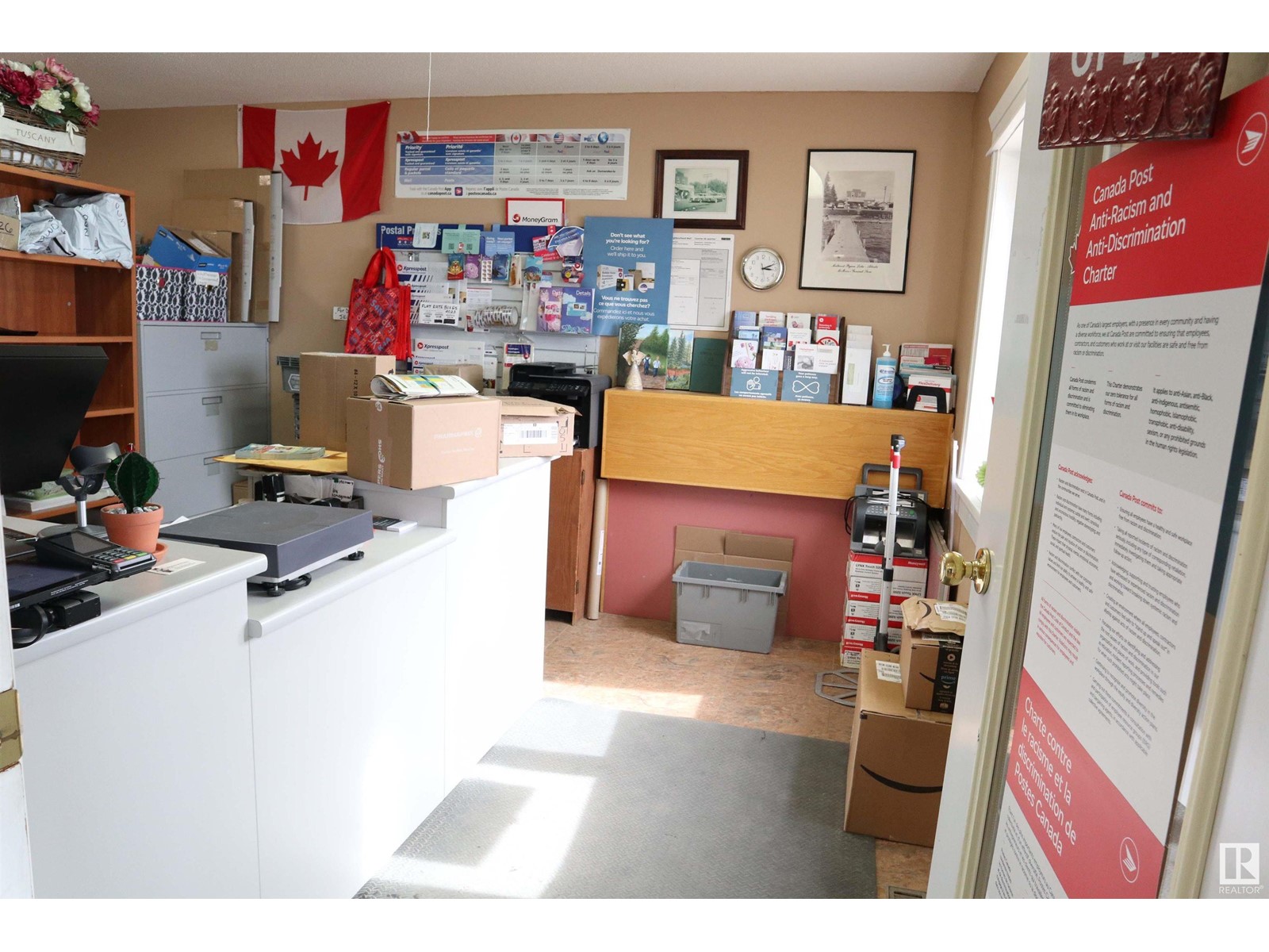 Photo 4 of 5606 Lake Dr, Rural Wetaskiwin County AB