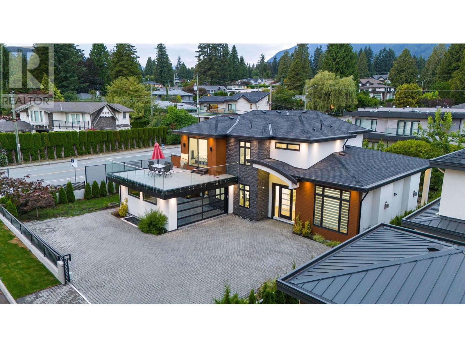 3560 HIGHLAND BOULEVARD, North Vancouver