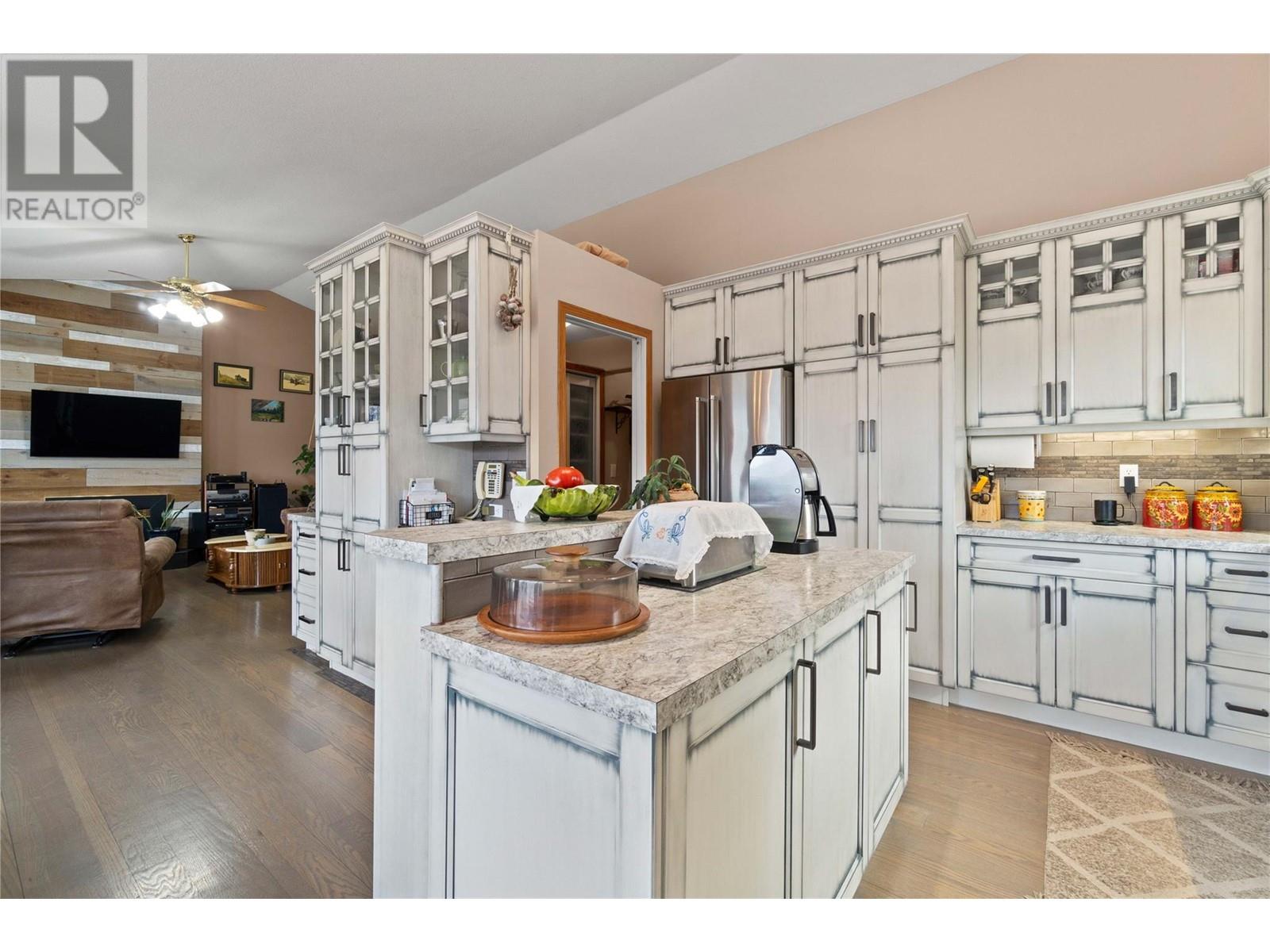 Photo 18 of 4711 16 Street Ne, Salmon Arm BC