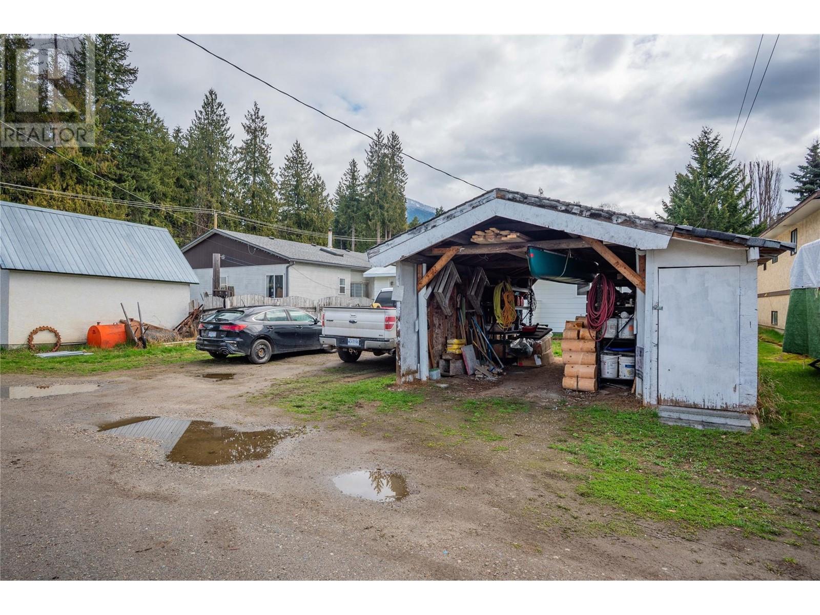 Photo 35 of 314 2nd Avenue Nw, Nakusp BC