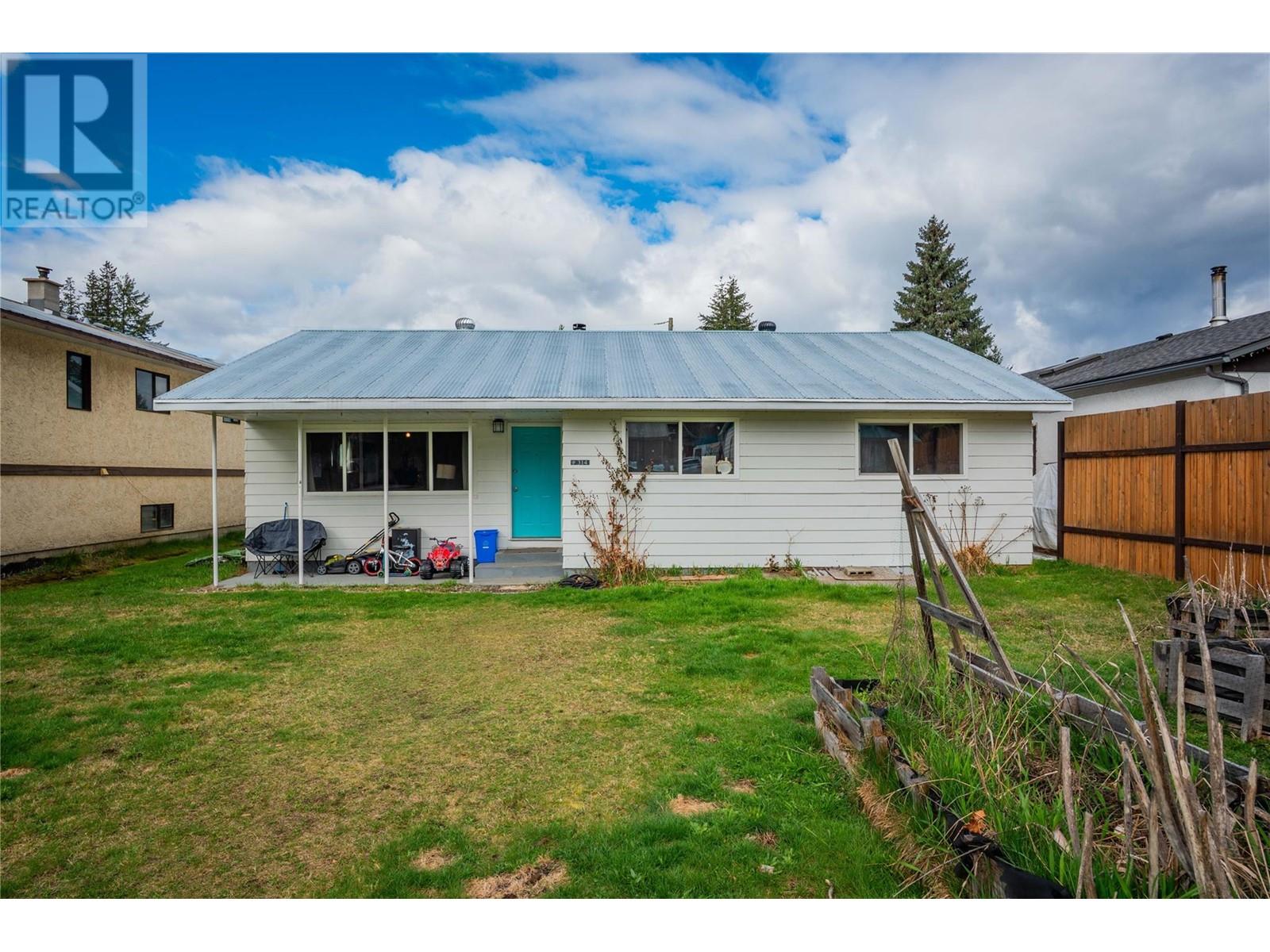 Photo 9 of 314 2nd Avenue Nw, Nakusp BC