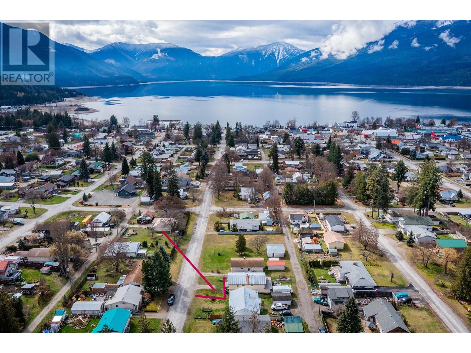 314 2ND Avenue NW, Nakusp