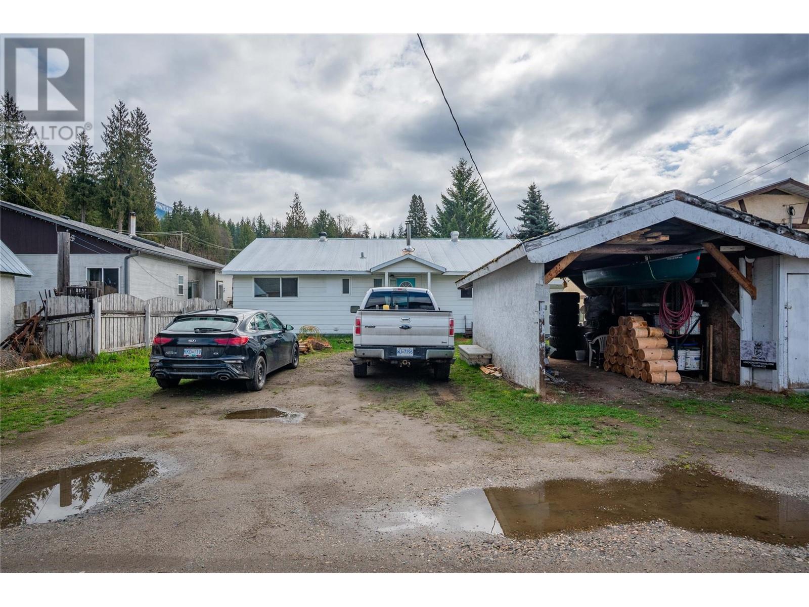 Photo 34 of 314 2nd Avenue Nw, Nakusp BC