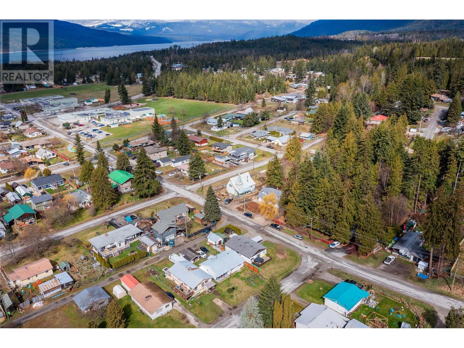 314 2ND Avenue NW, Nakusp