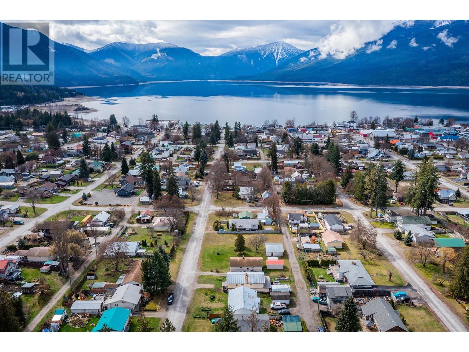 Photo 38 of 314 2nd Avenue Nw, Nakusp BC