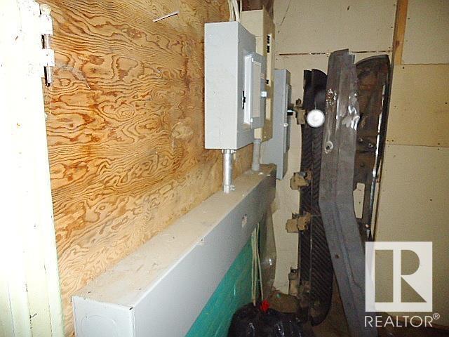 Photo 4 of 4906 50 St, Holden AB