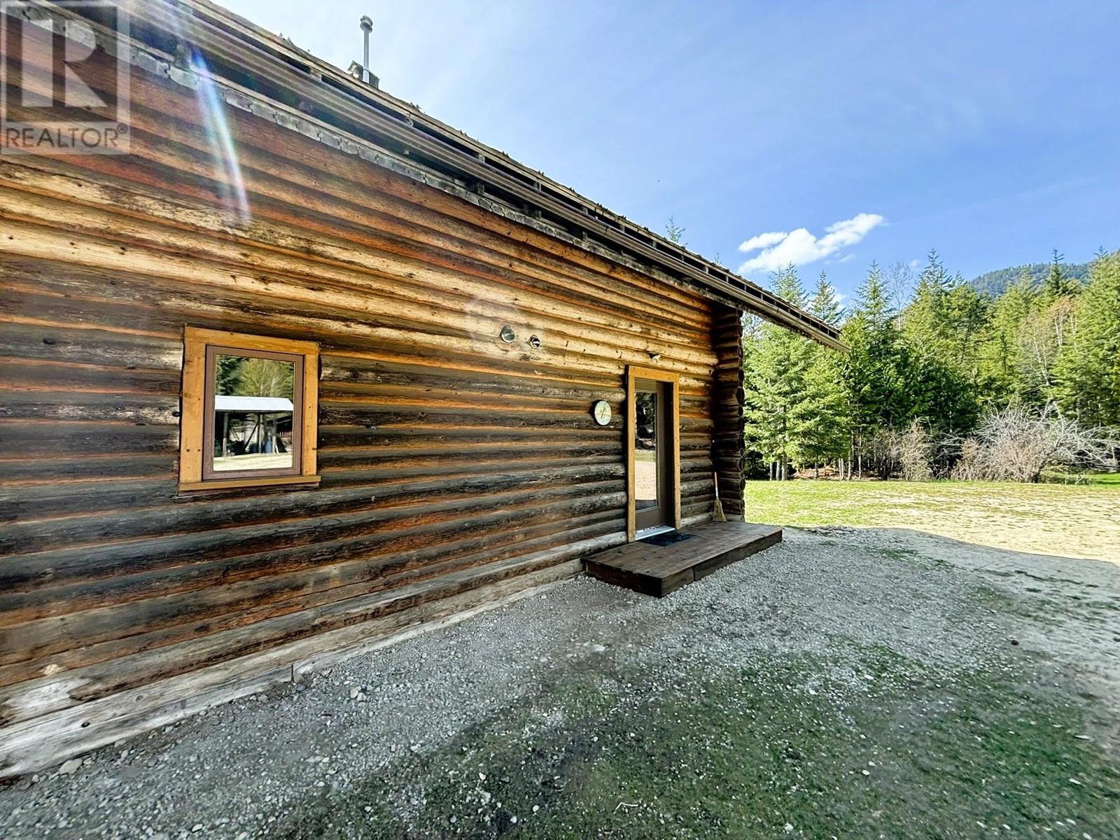 1425 Bobbie Burns Road, Lumby