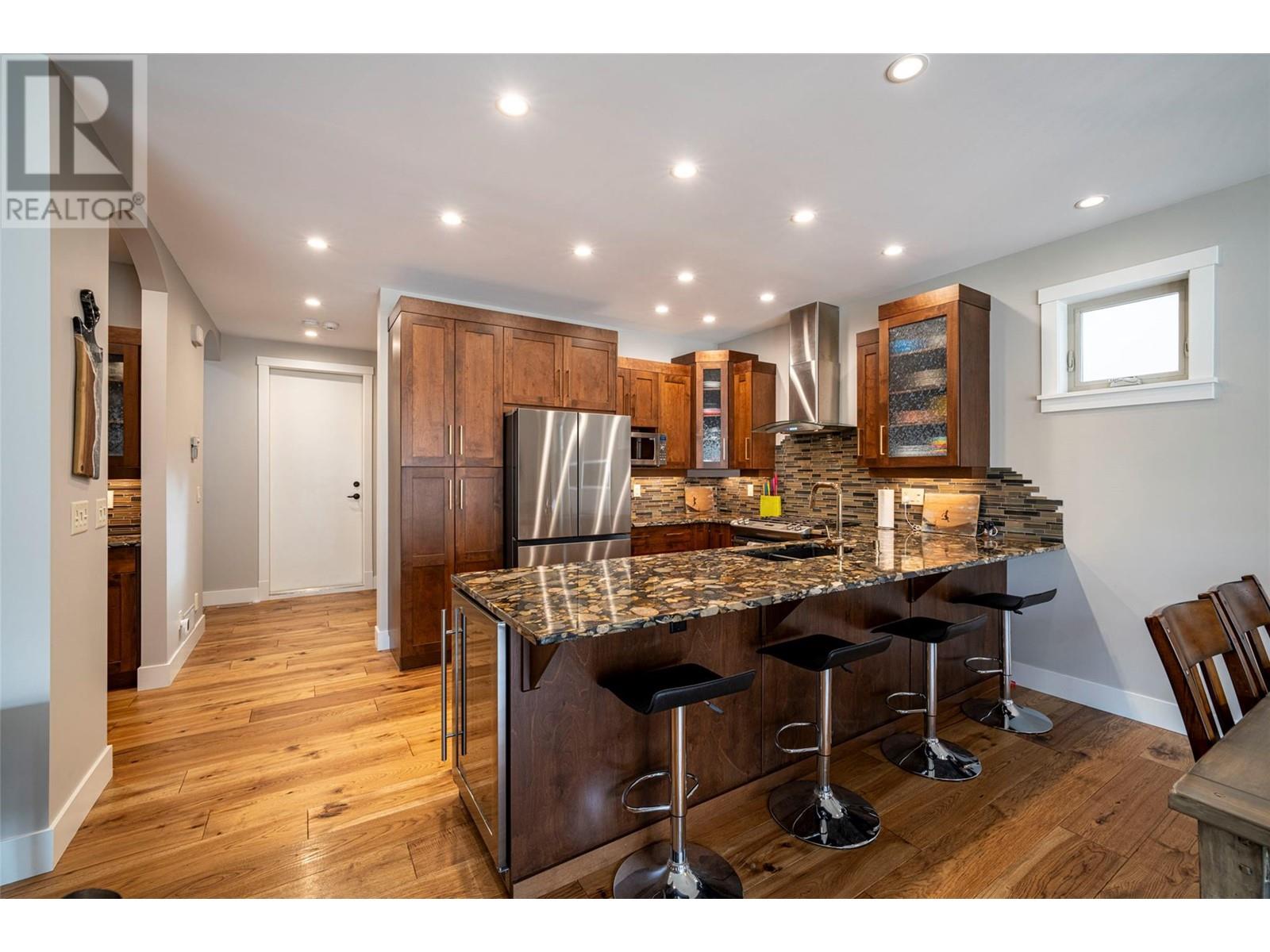 4 7373 Brooks Lane, Vernon