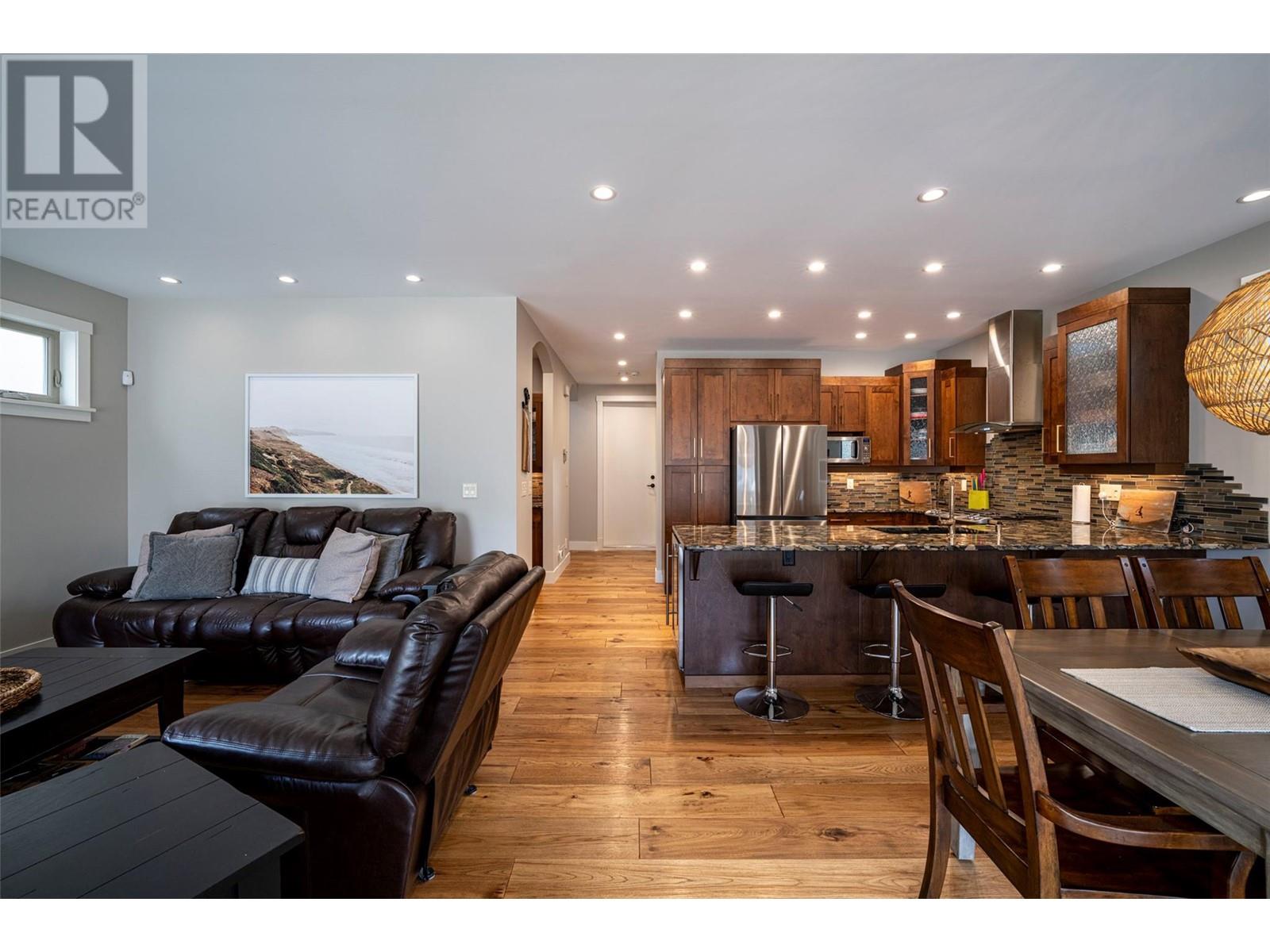 4 7373 Brooks Lane, Vernon