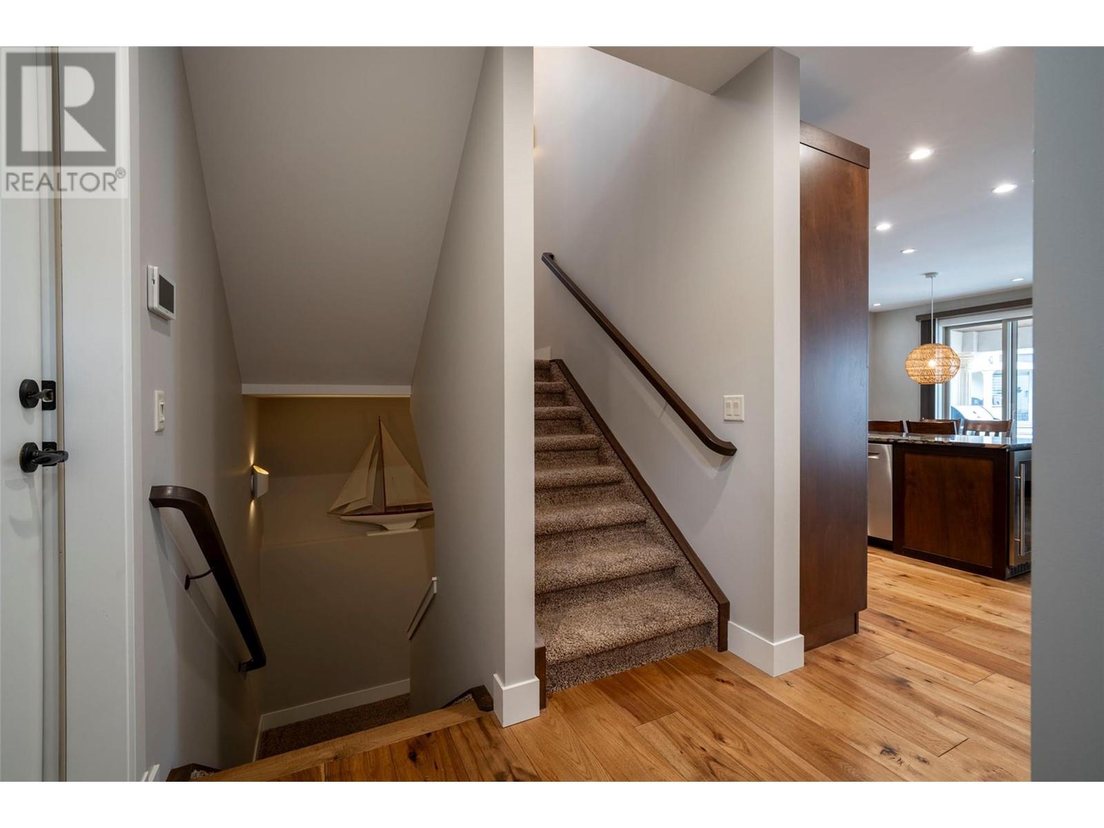 4 7373 Brooks Lane, Vernon