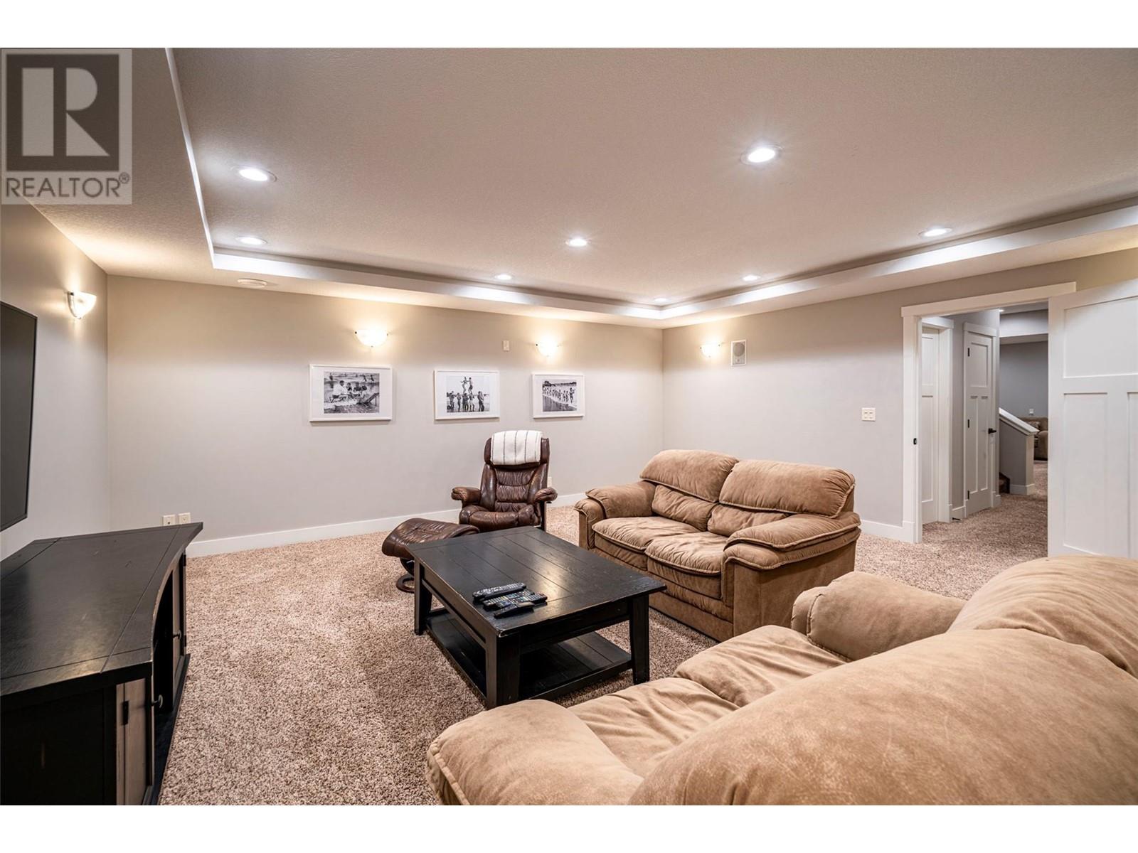 4 7373 Brooks Lane, Vernon