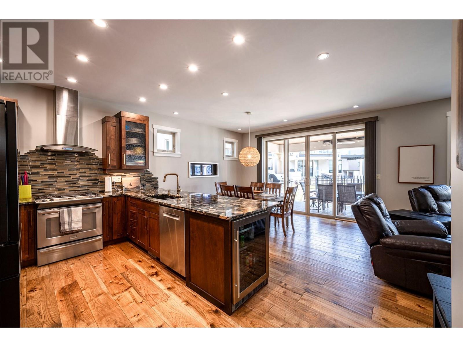 4 7373 Brooks Lane, Vernon