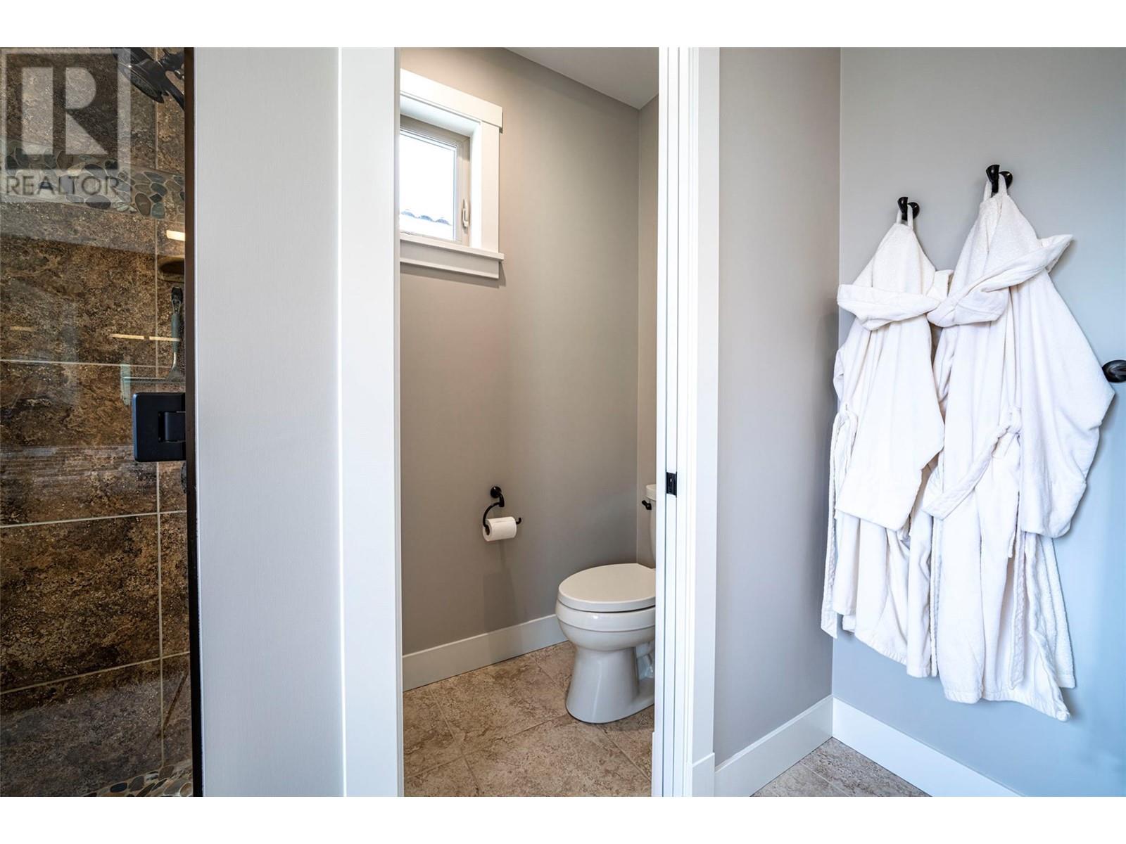 4 7373 Brooks Lane, Vernon