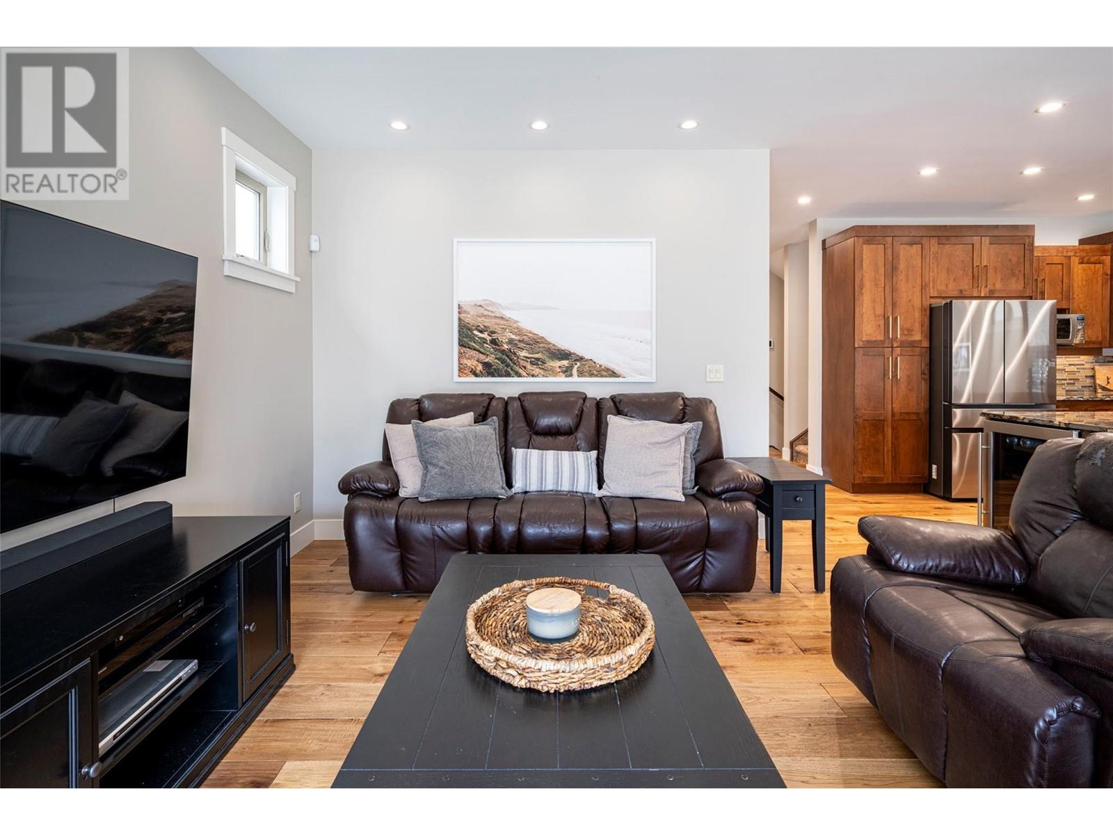 4 7373 Brooks Lane, Vernon