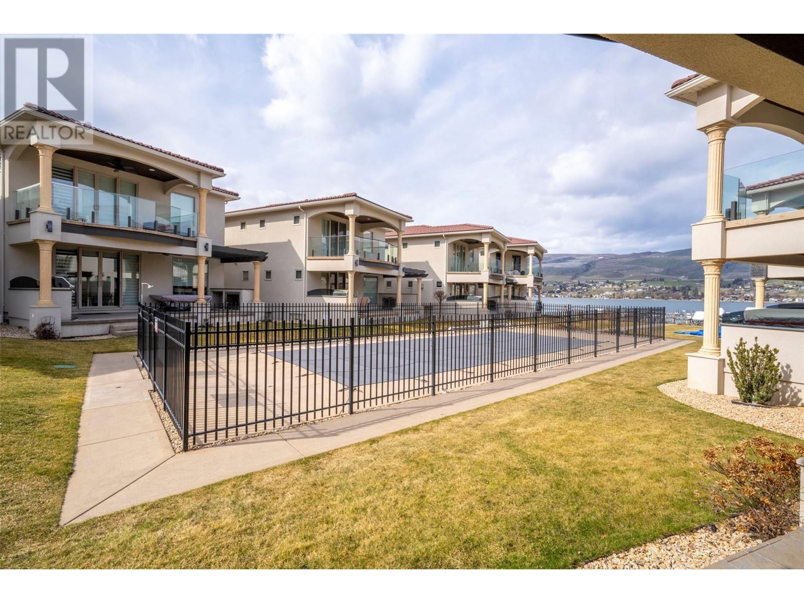 4 7373 Brooks Lane, Vernon