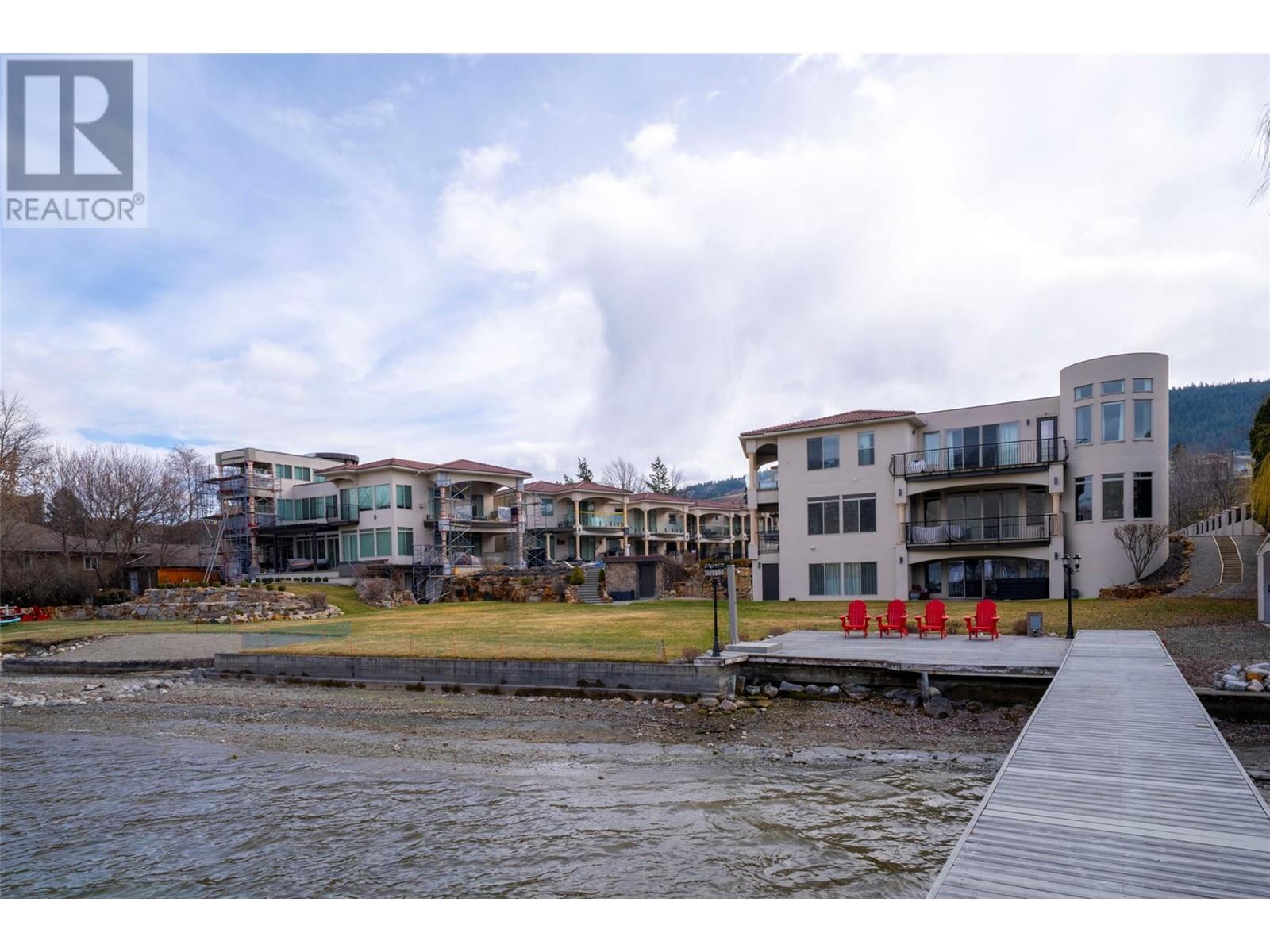 4 7373 Brooks Lane, Vernon