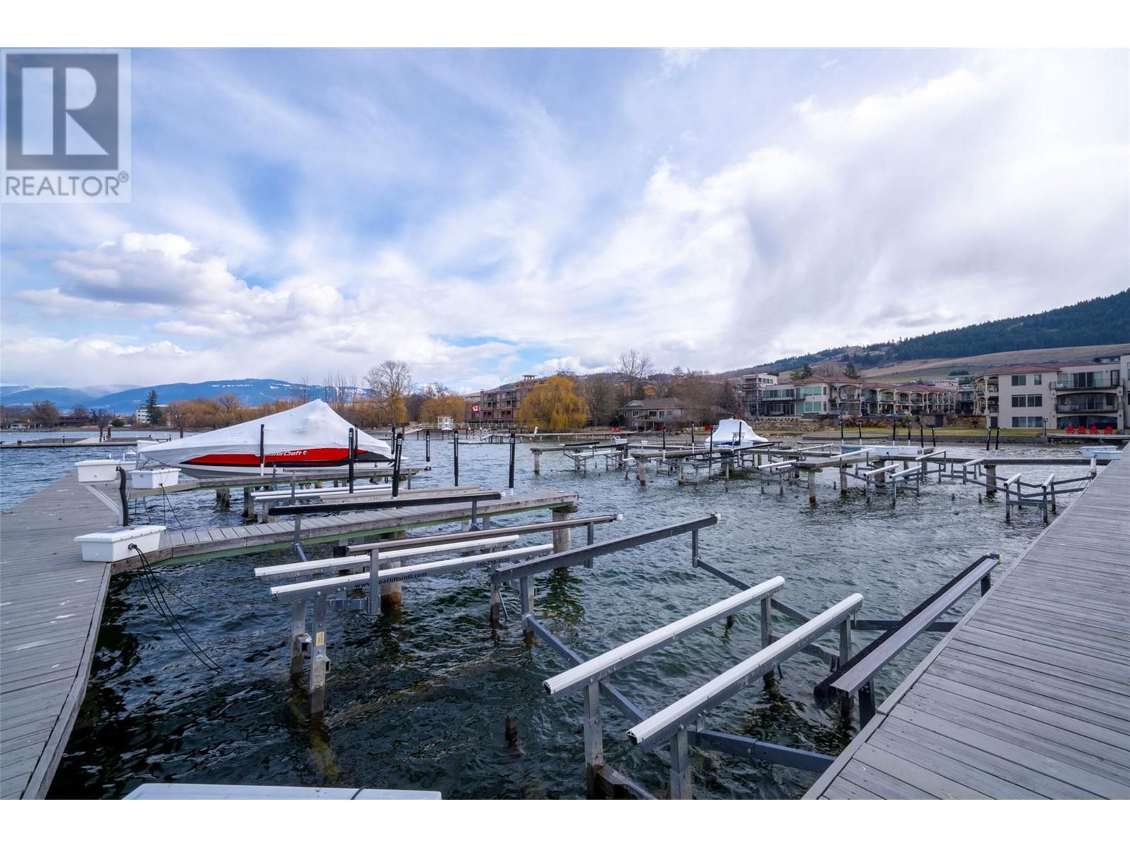 4 7373 Brooks Lane, Vernon