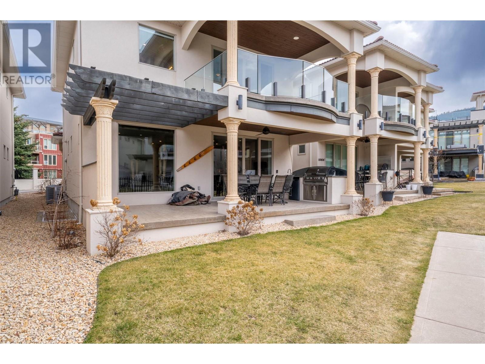 4 7373 Brooks Lane, Vernon