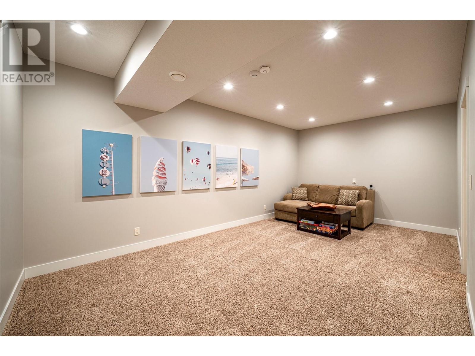 4 7373 Brooks Lane, Vernon