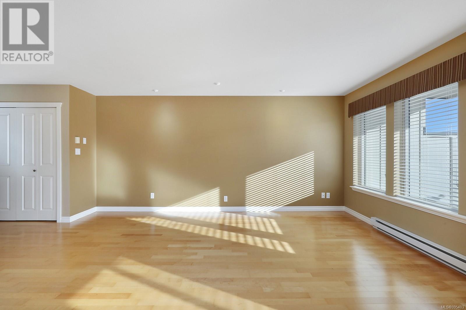 203 1705 Comox Ave, Comox