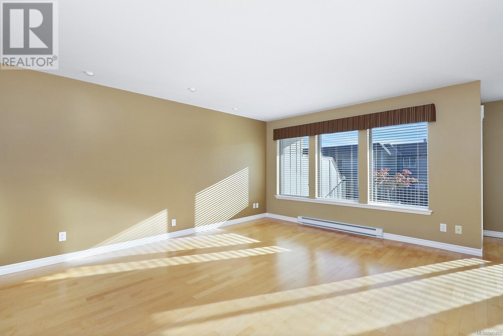203 1705 Comox Ave, Comox