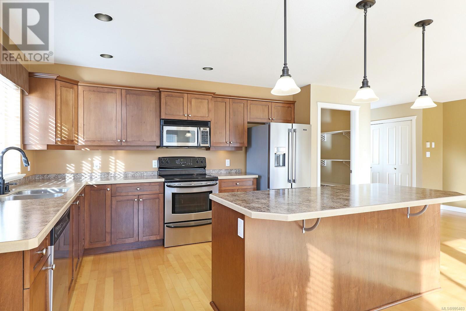 203 1705 Comox Ave, Comox
