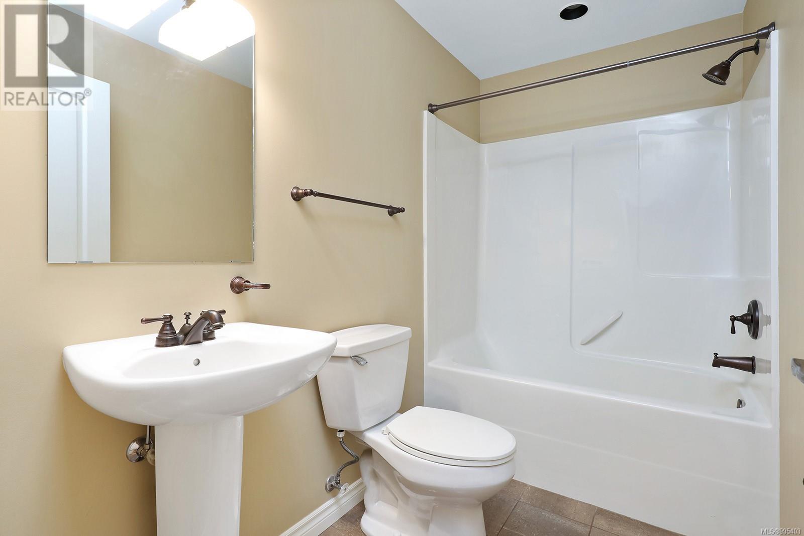 203 1705 Comox Ave, Comox