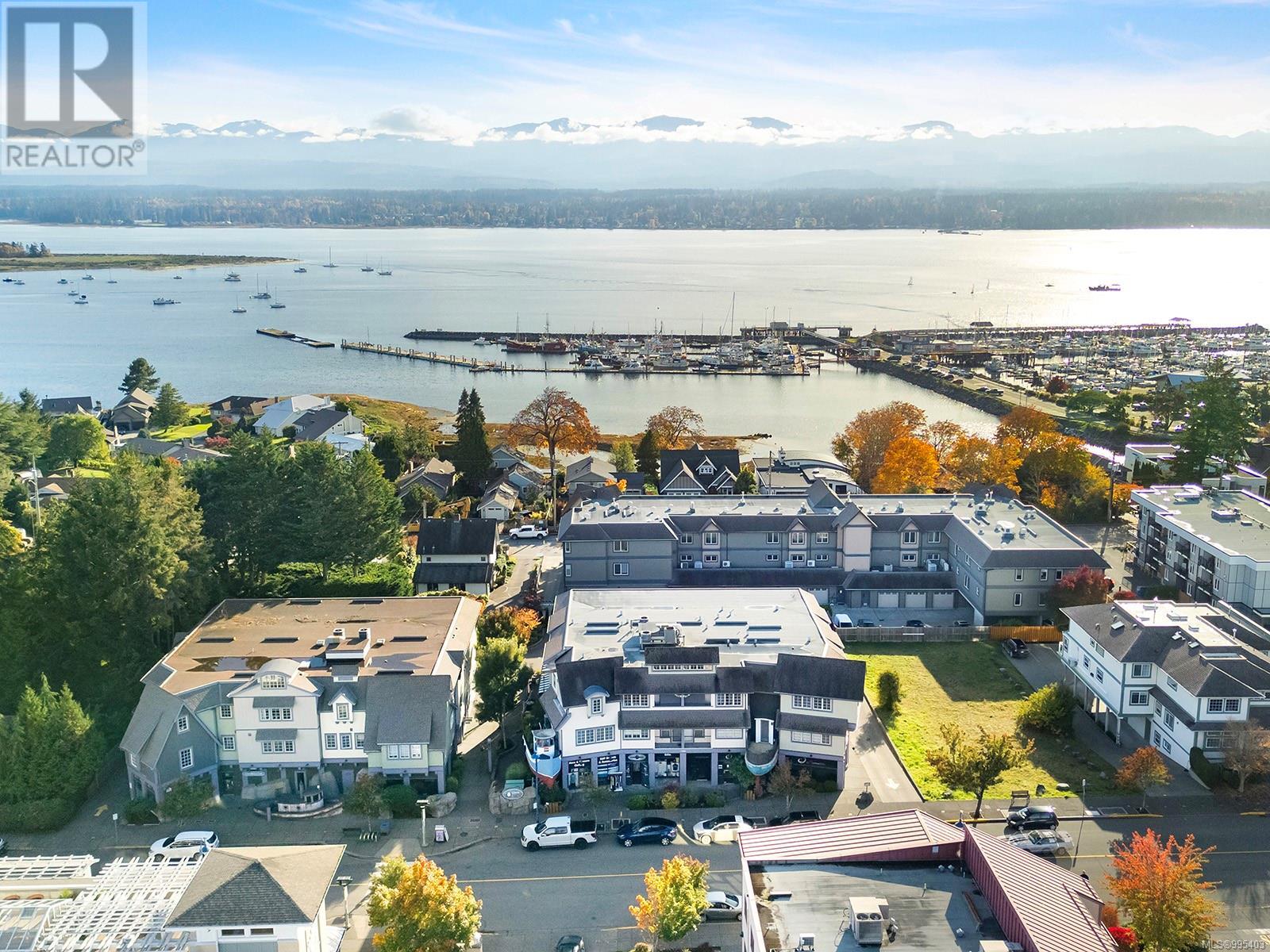 203 1705 Comox Ave, Comox