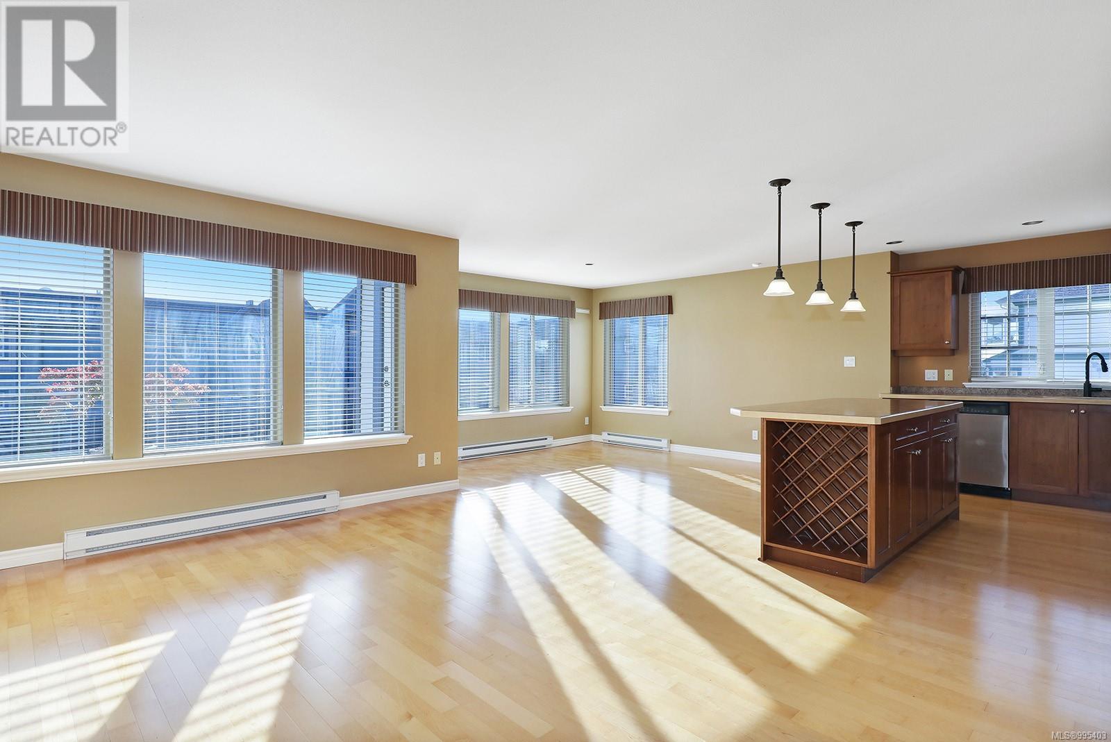 203 1705 Comox Ave, Comox