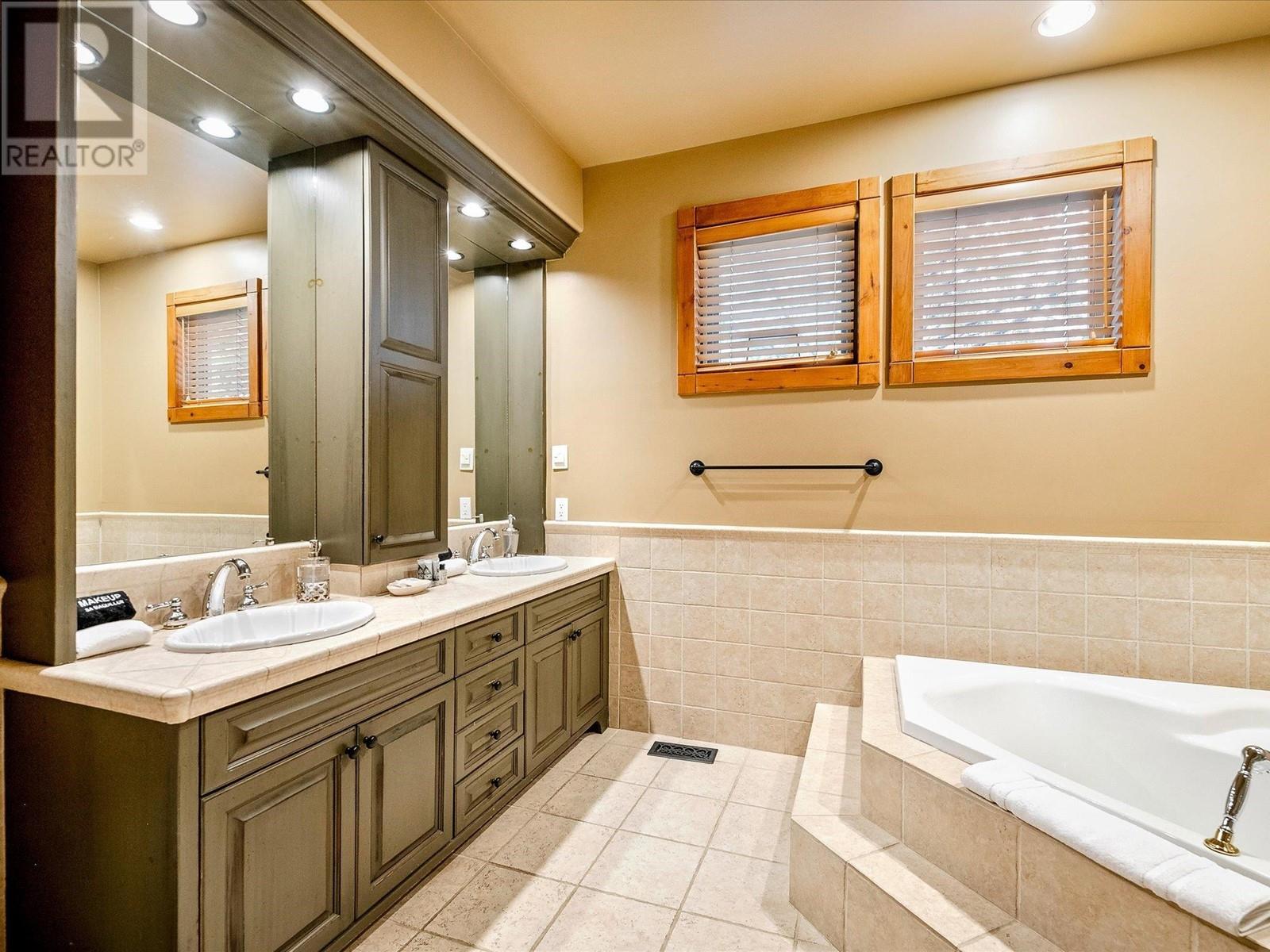 8115 MUIRFIELD CRESCENT, Whistler