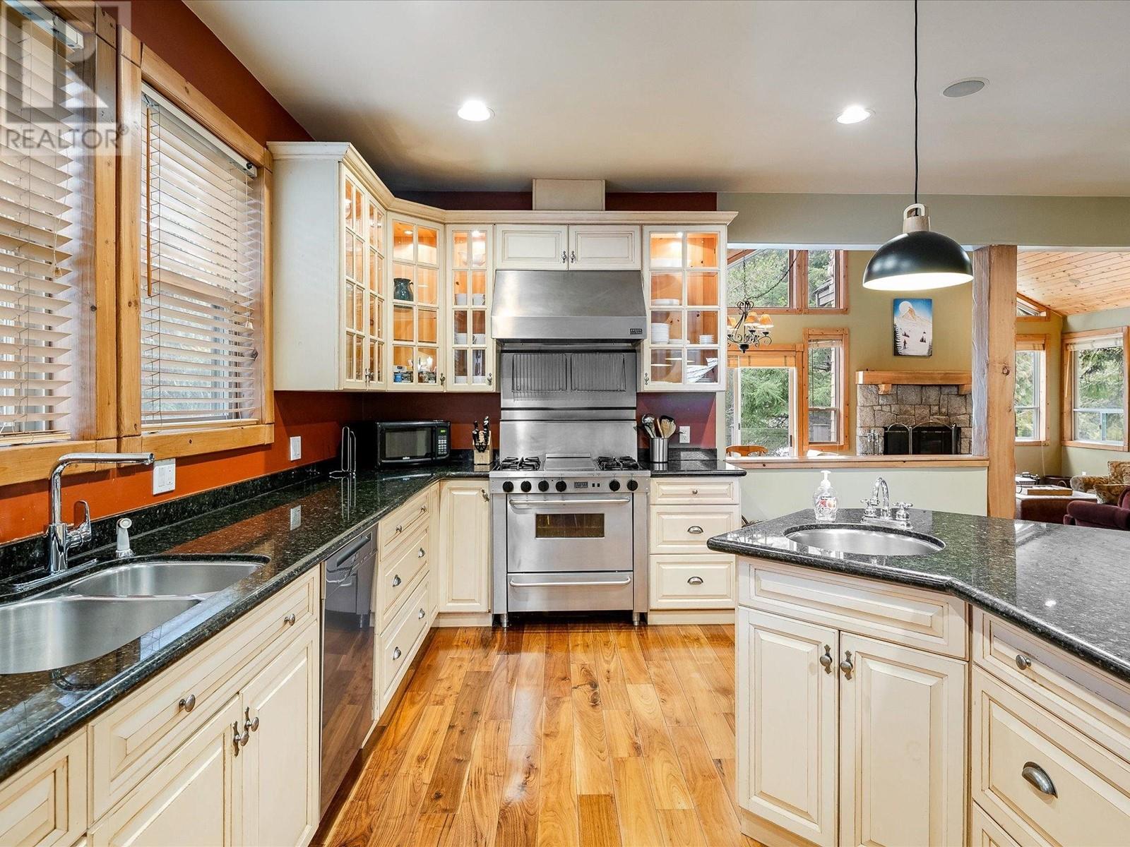 8115 MUIRFIELD CRESCENT, Whistler