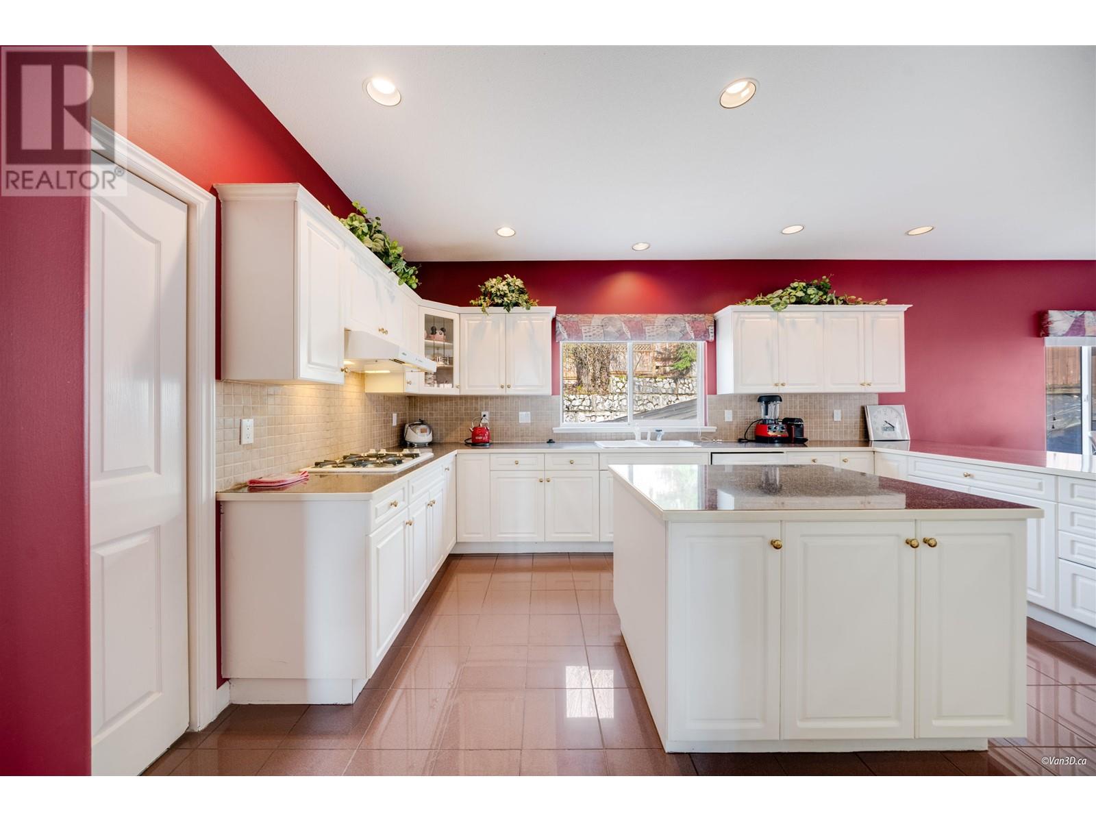 Photo 15 of 2551 Sapphire Place, Coquitlam BC