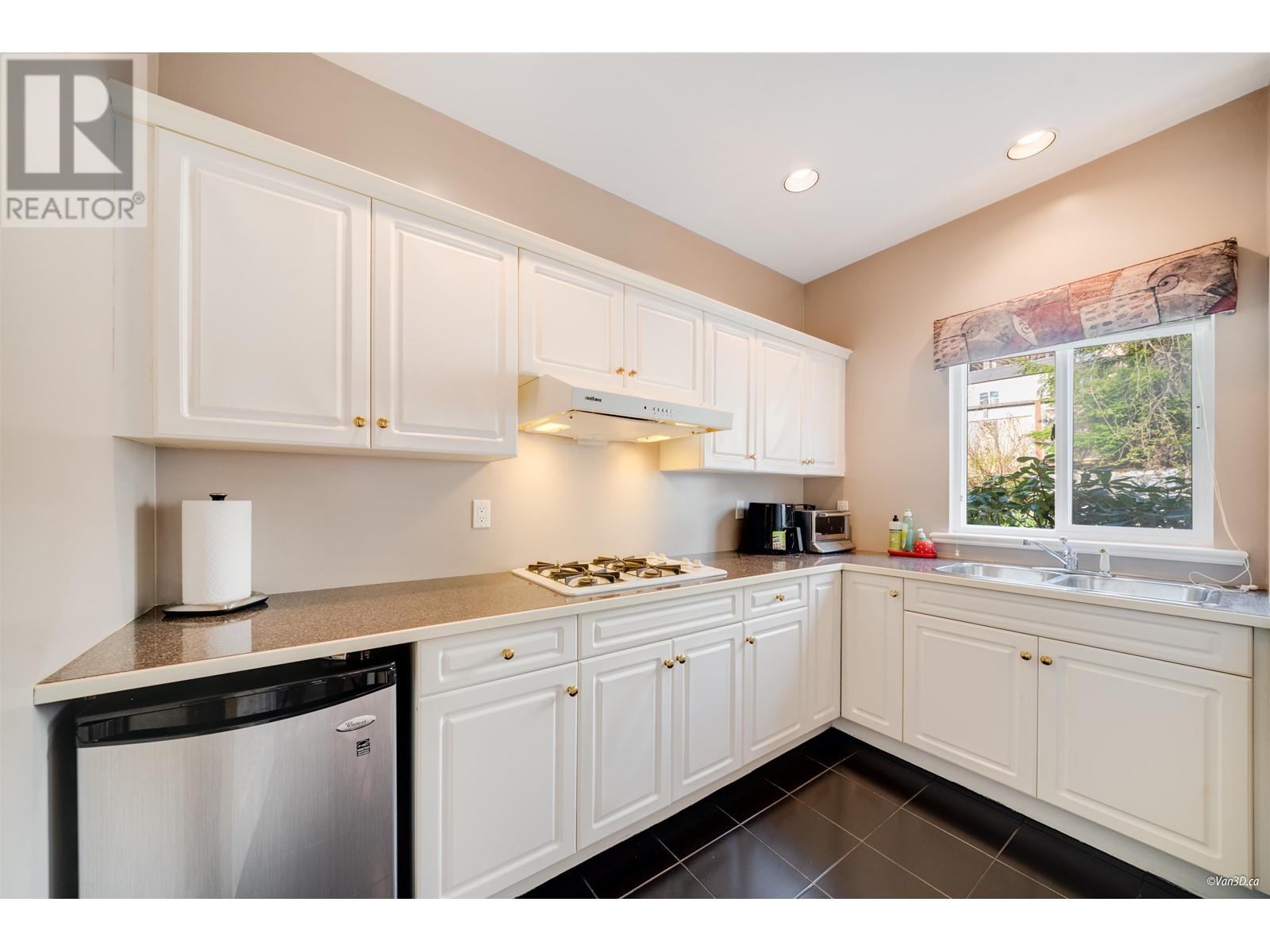 Photo 21 of 2551 Sapphire Place, Coquitlam BC