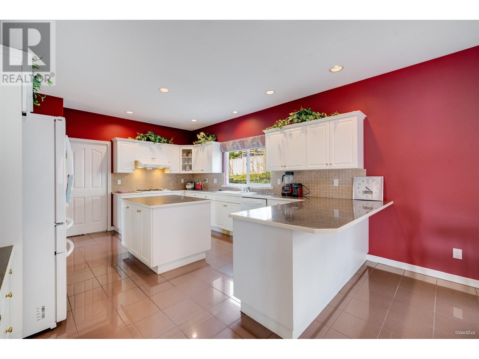 Photo 17 of 2551 Sapphire Place, Coquitlam BC
