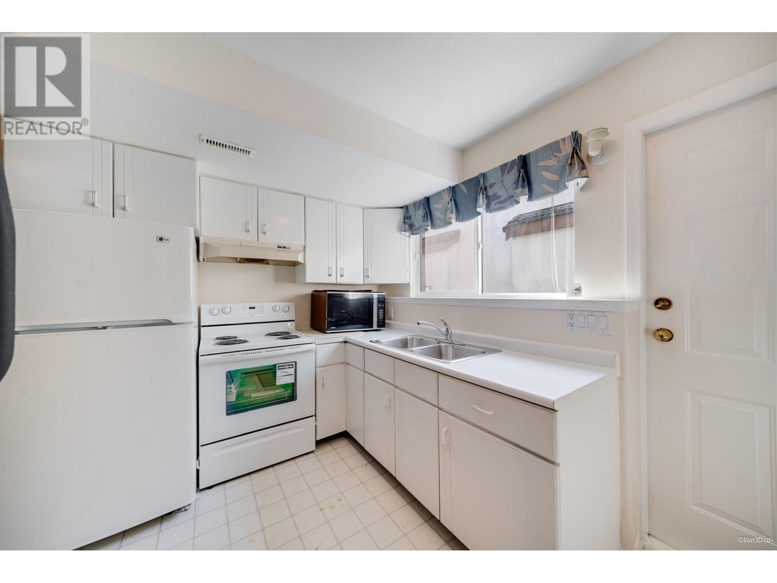 Photo 36 of 2551 Sapphire Place, Coquitlam BC