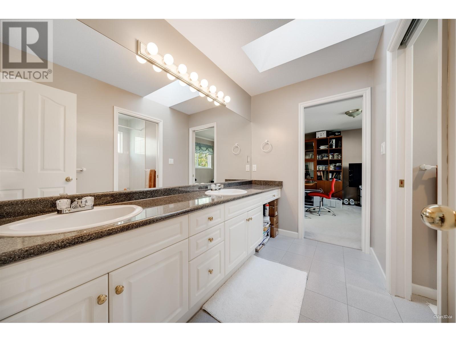 Photo 38 of 2551 Sapphire Place, Coquitlam BC