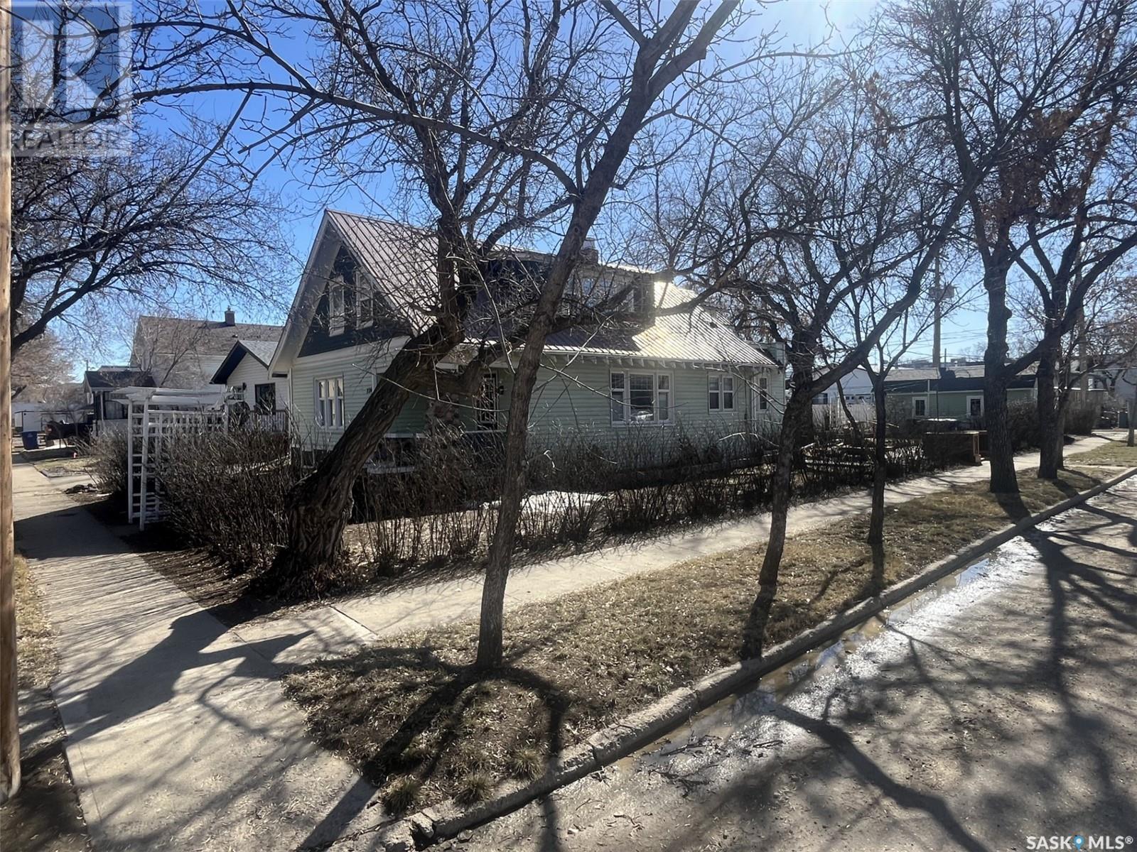 Photo 3 of 124 3rd Avenue W, Rosetown SK