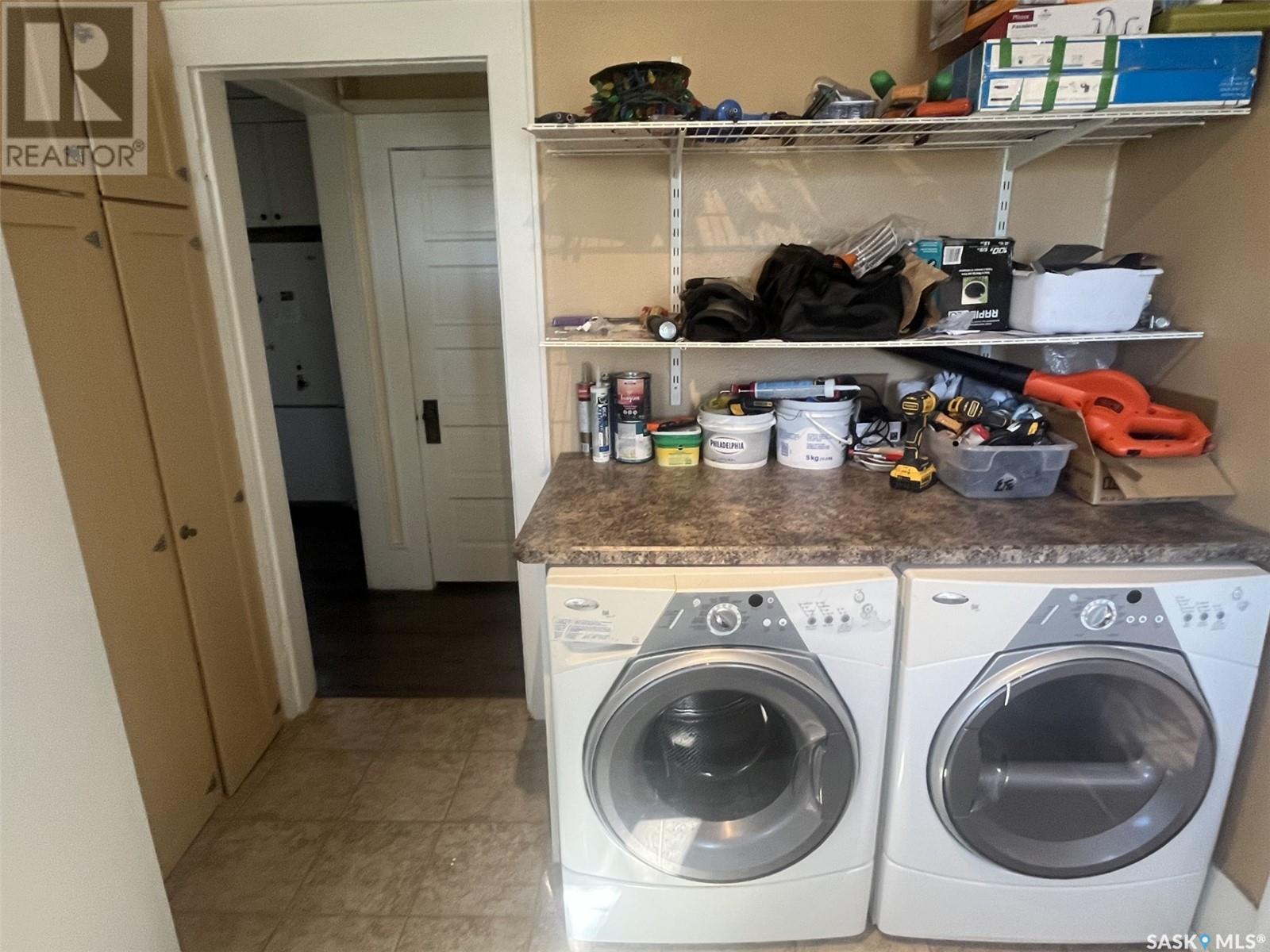 Photo 32 of 124 3rd Avenue W, Rosetown SK