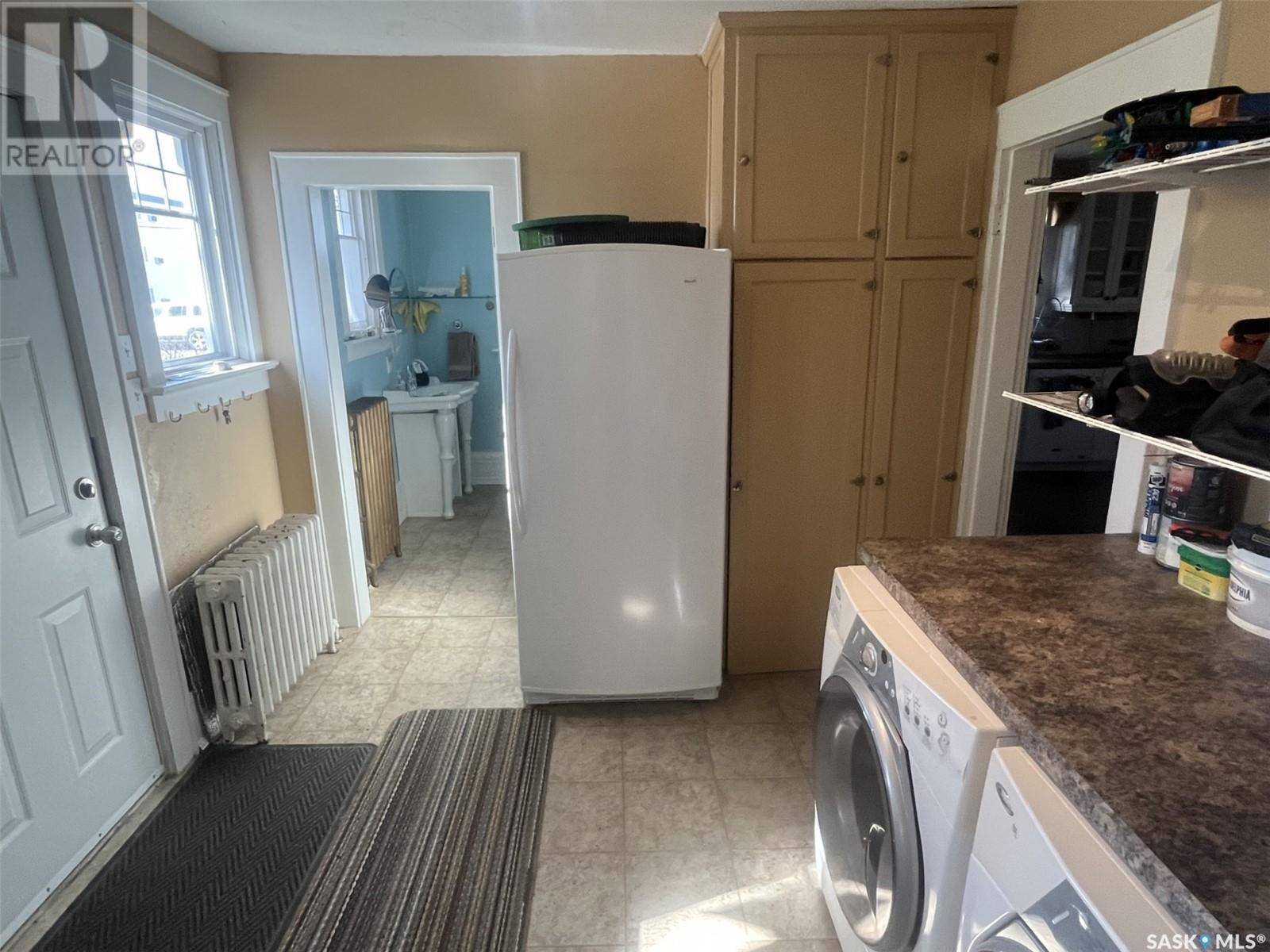 Photo 33 of 124 3rd Avenue W, Rosetown SK