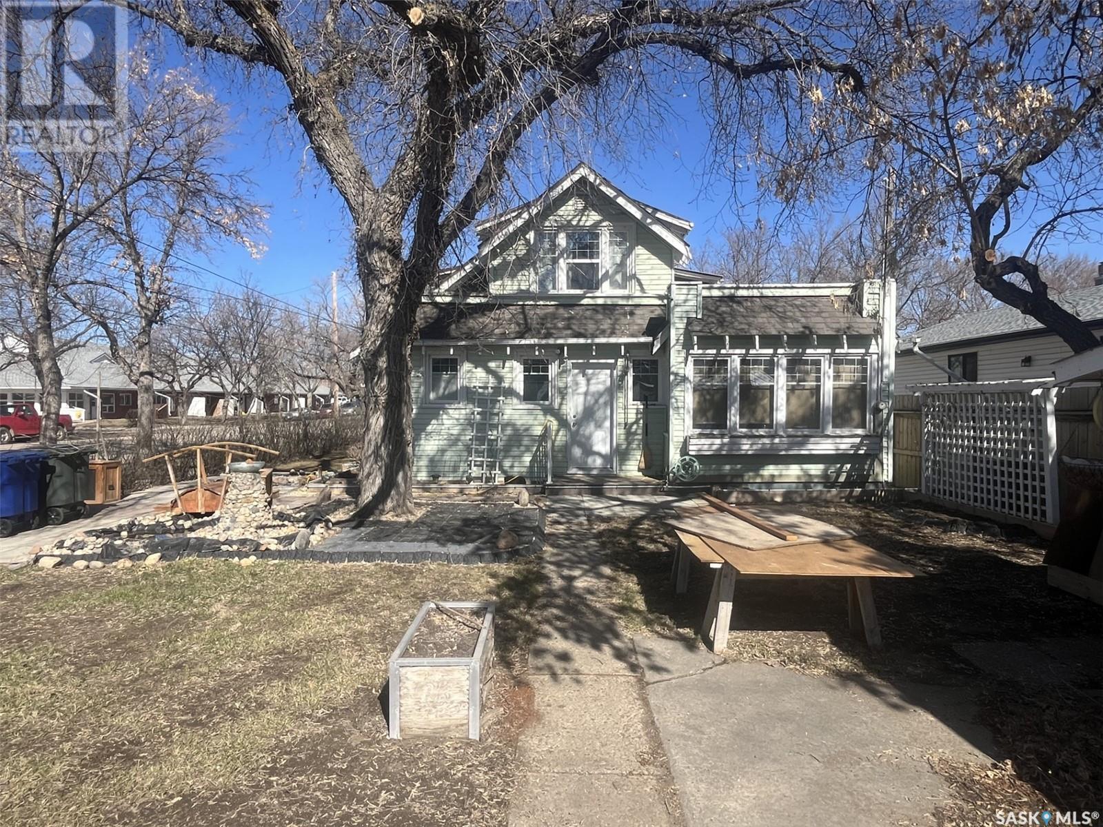 Photo 6 of 124 3rd Avenue W, Rosetown SK