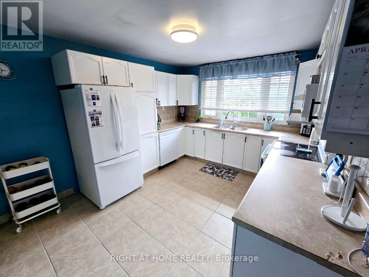 https://ddfcdn.realtor.ca/listing/TS638803004389730000/reb76/highres/1/x11951901_7.jpg