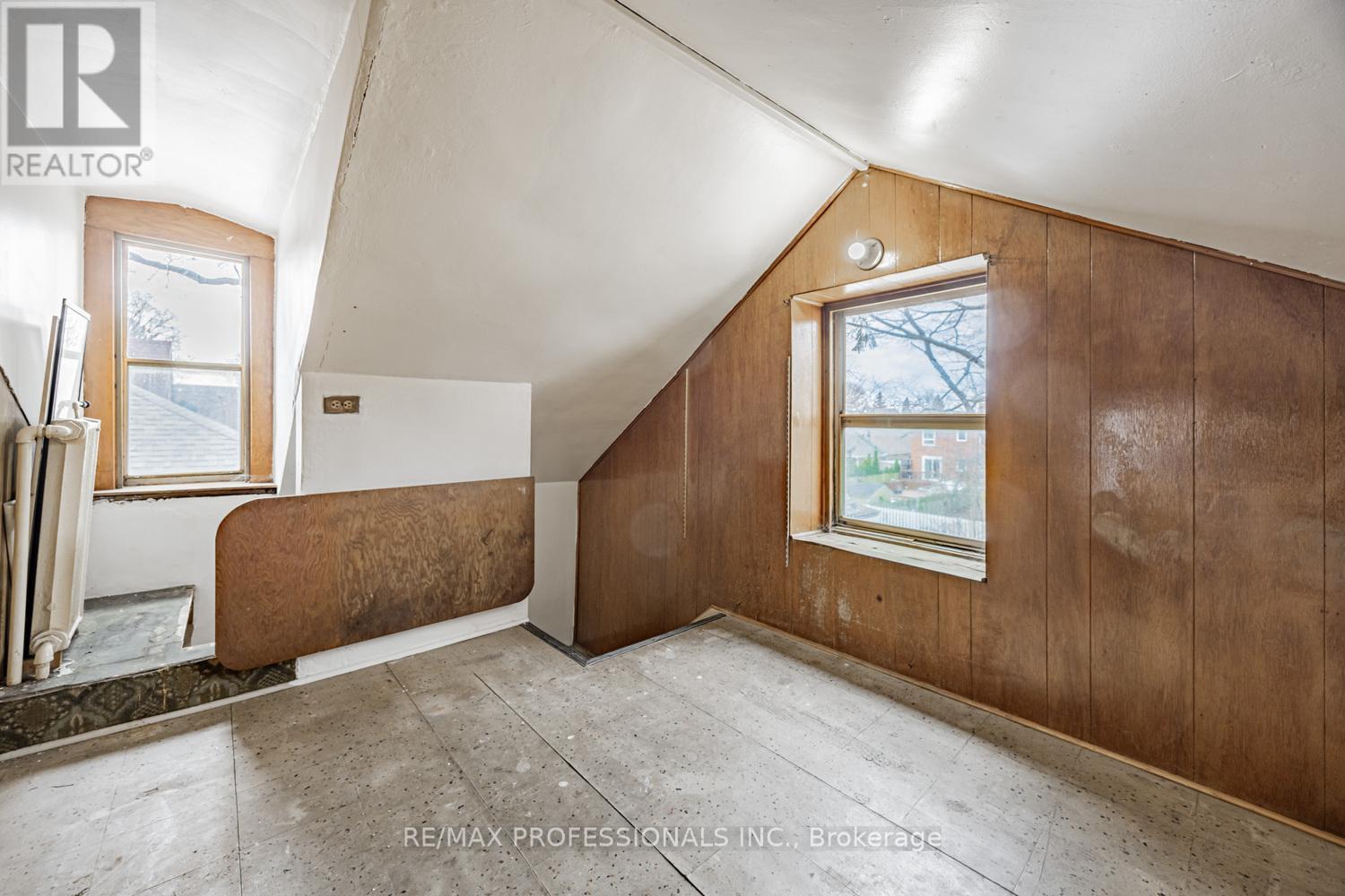 Single Family House for Sale in  MCDONALD AVENUE Toronto (Oakridge) 