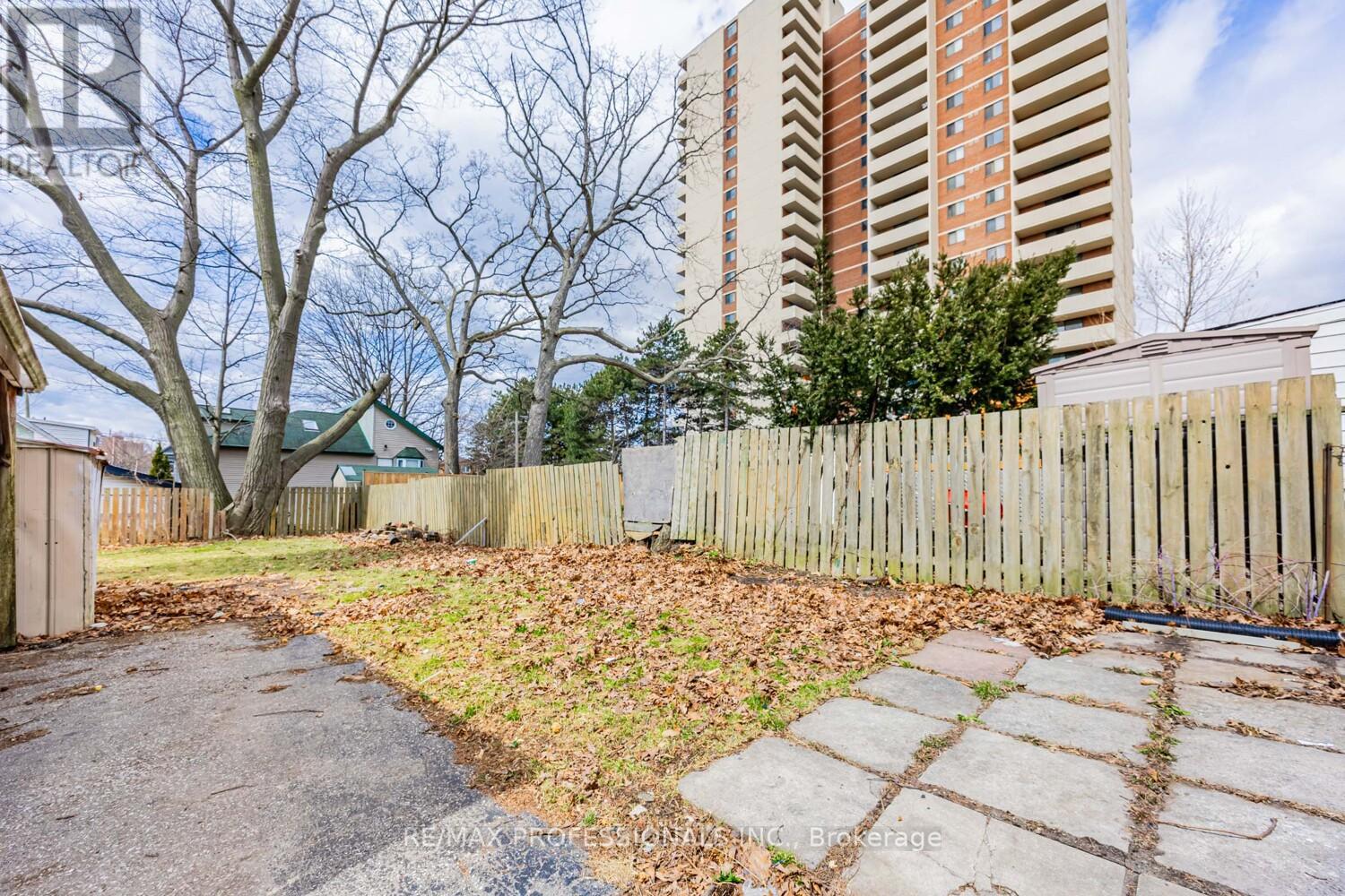Single Family House for Sale in  MCDONALD AVENUE Toronto (Oakridge) 
