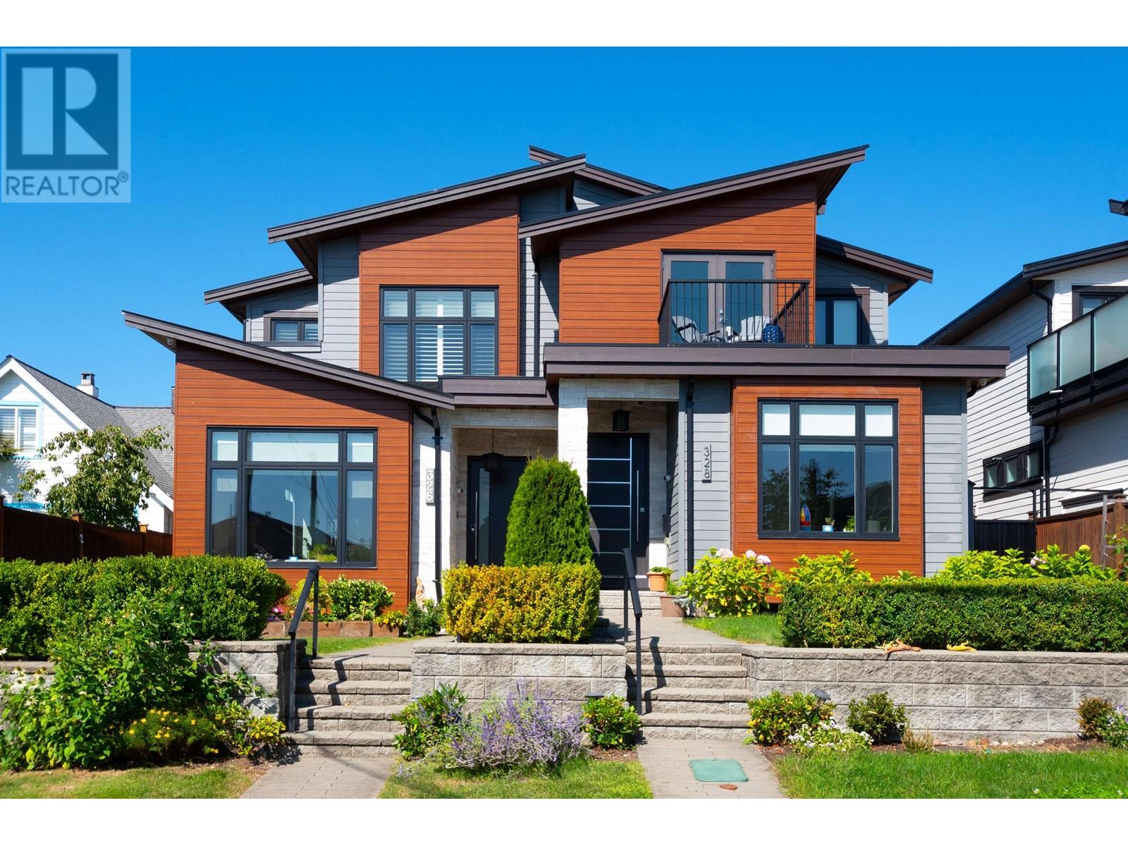 326 E 8TH STREET, North Vancouver