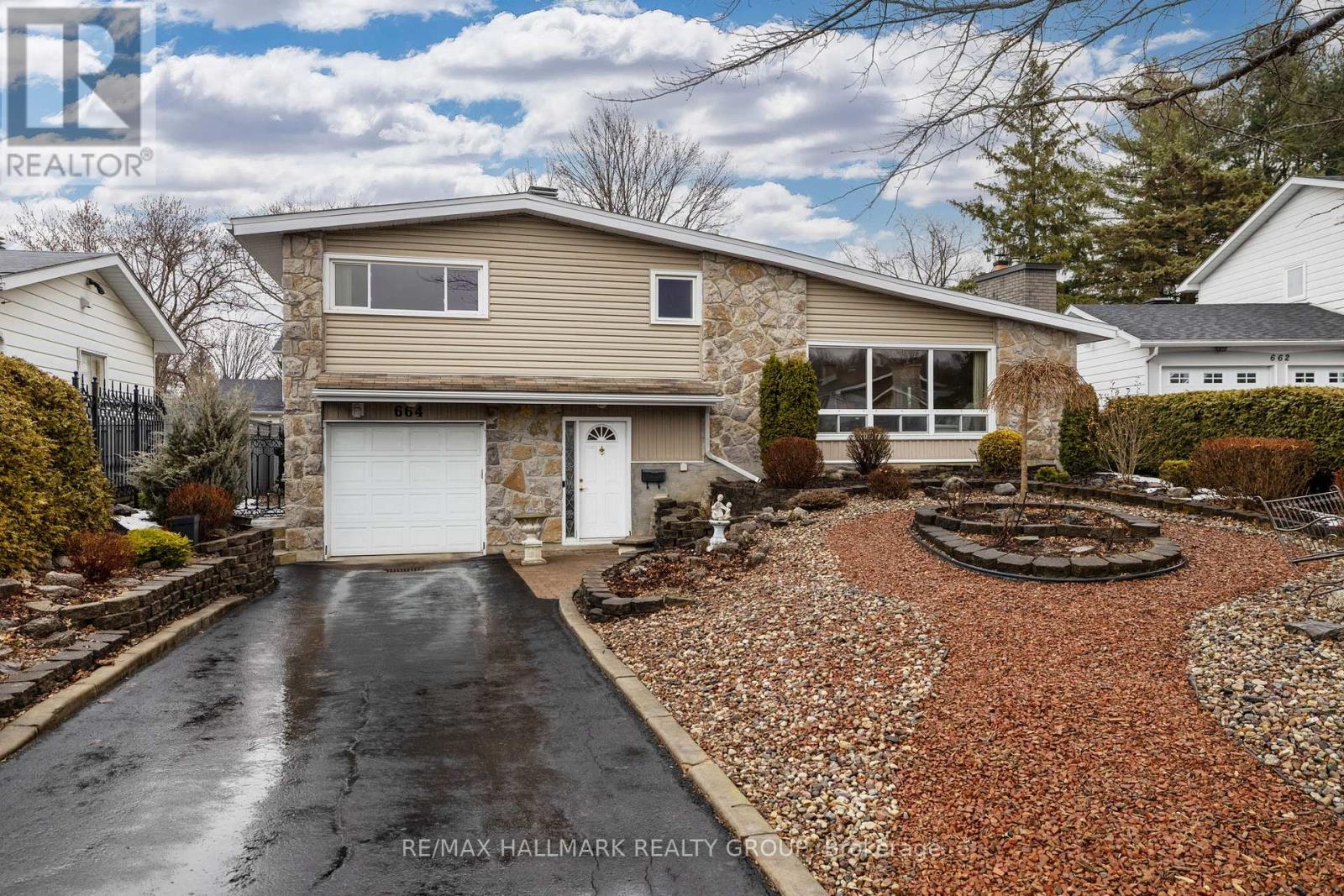 https://ddfcdn.realtor.ca/listing/TS638803136351130000/reb76/highres/2/x12083192_1.jpg